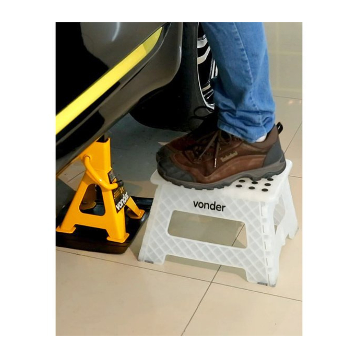 Banqueta Plástica Dobrável 220mm Suporta até 150kg Branca em Plástico ABS Vonder - 35.40.022.000