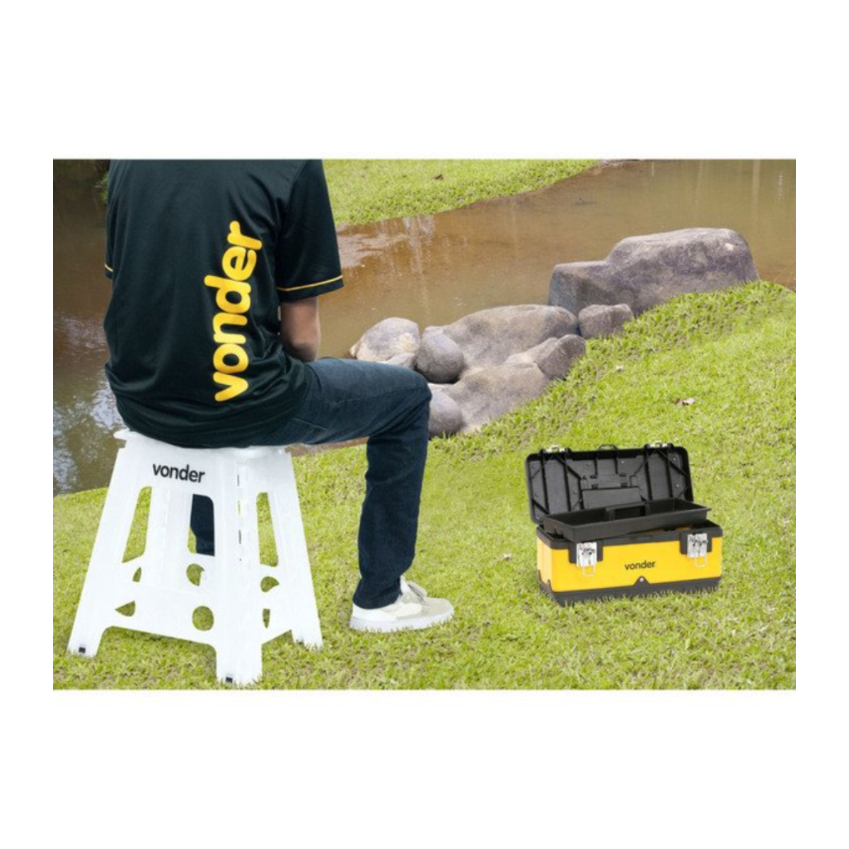 Banco / Banqueta Plástica Dobrável 450mm Suporta até 150kg Branca Vonder - 35.40.045.000