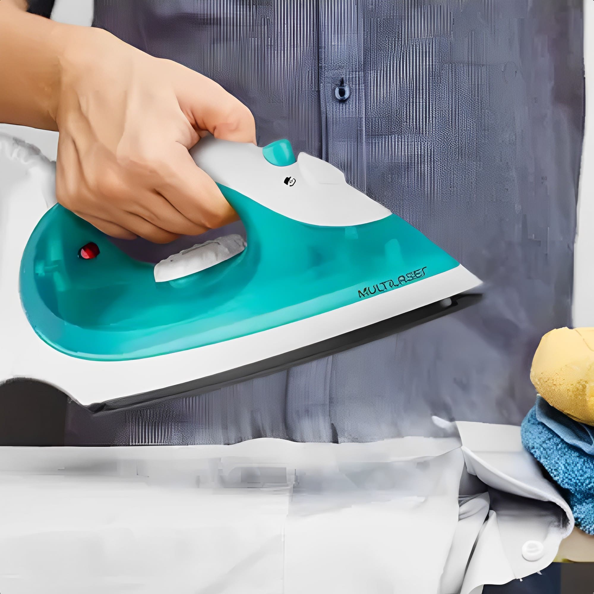 Ferro De Passar Seco e a Vapor 127V Azul Com Base De Cerâmica Casa Multilaser - HO316