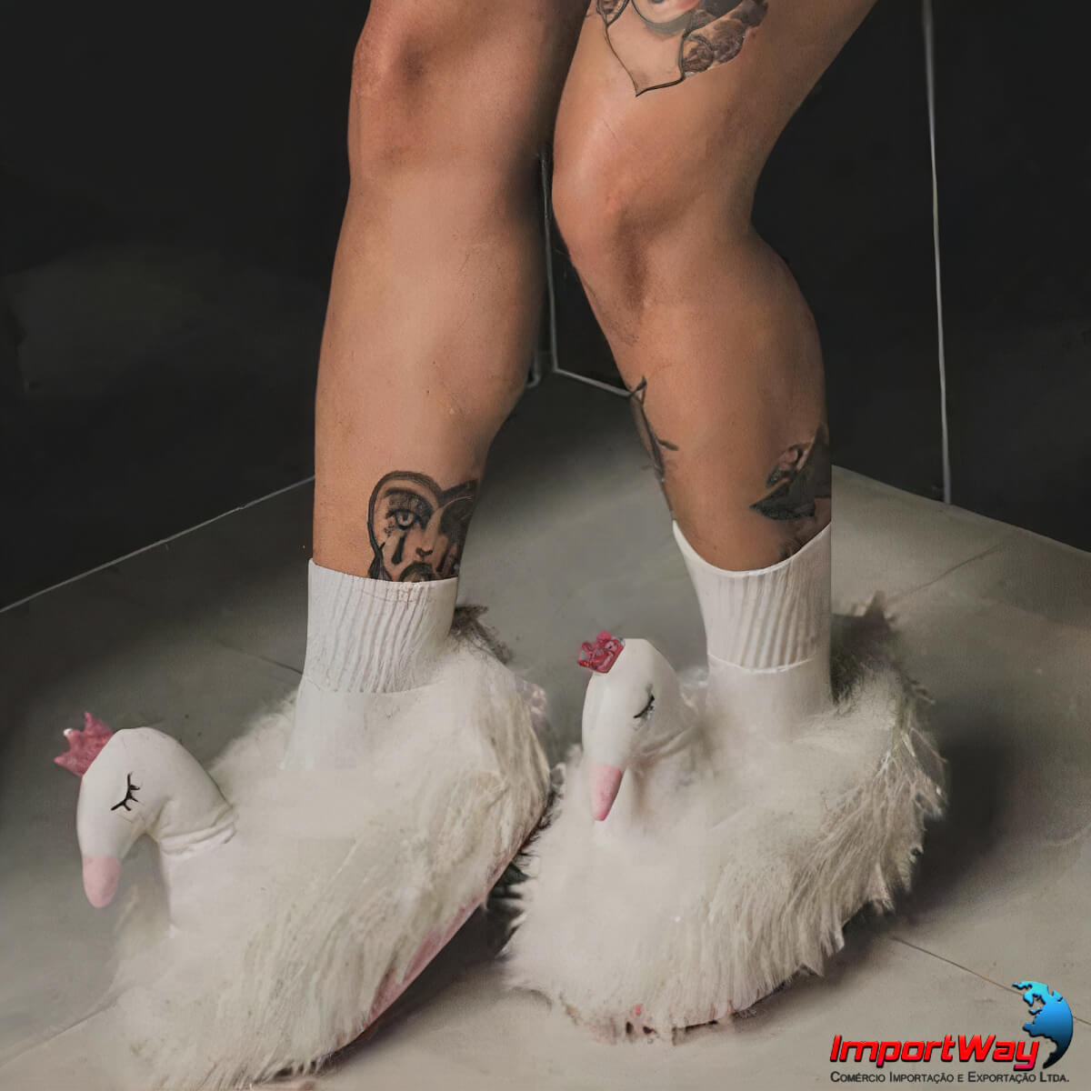 Pantufa 3D Cisne Branco e Rosa Solado Borracha Antiderrapante 33/35 P Fofa Importway IWP3DC3335
