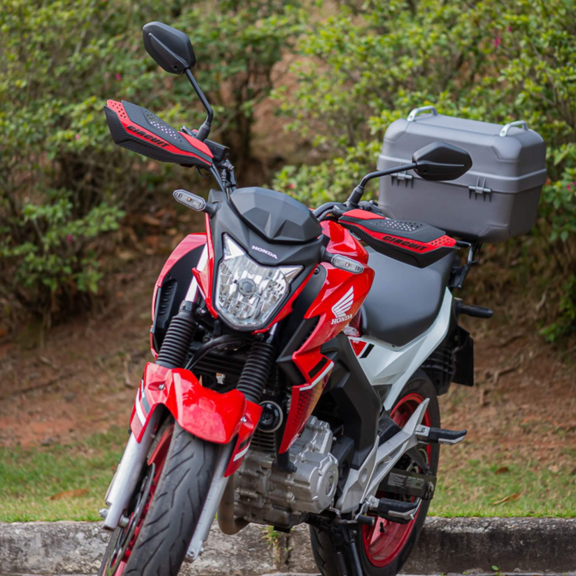 Bau Bauleto Smart para Moto com Porta USB Circuit 28 Litros até 9kgs Titanium - BA002-024
