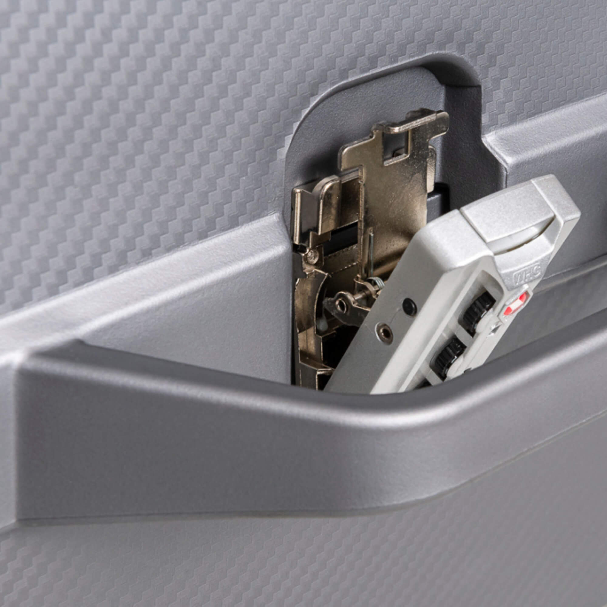 Bau Bauleto Smart para Moto com Porta USB Circuit 28 Litros até 9kgs Titanium - BA002-024