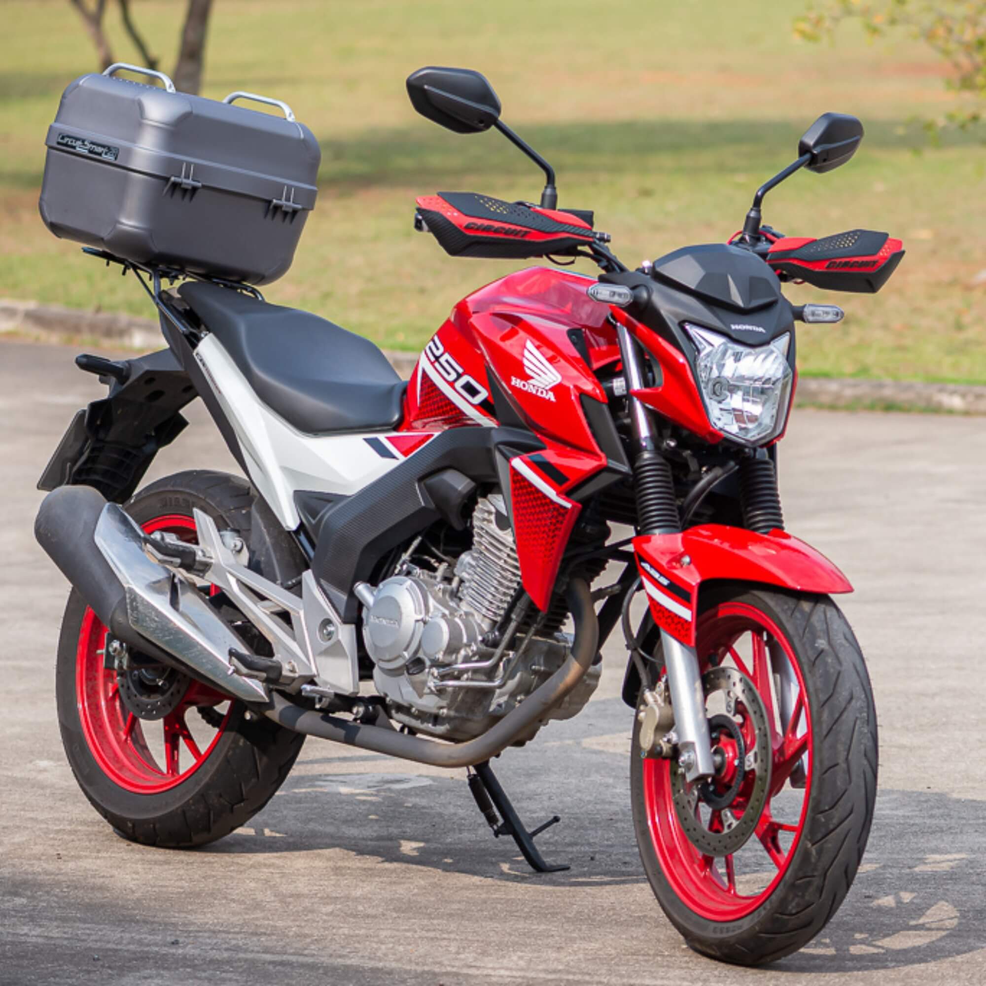 Bau Bauleto Smart para Moto com Porta USB Circuit 28 Litros até 9kgs Titanium - BA002-024