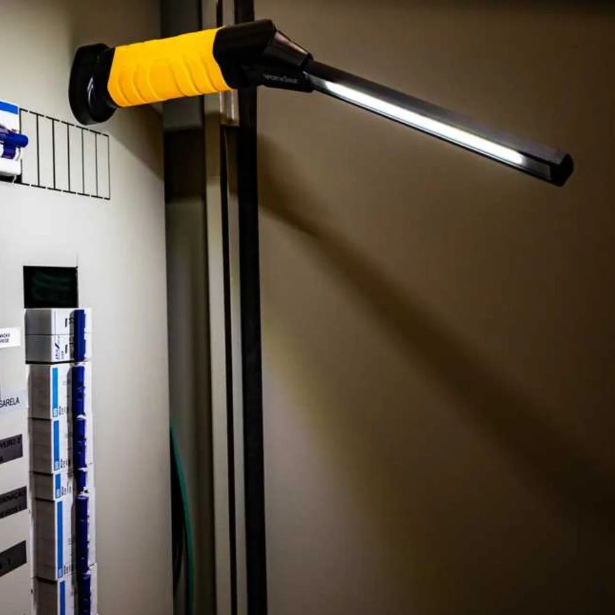 Lanterna Recarregável de Inspeção LED Ultrafina Articulada LR 600 Vonder - 8075120600