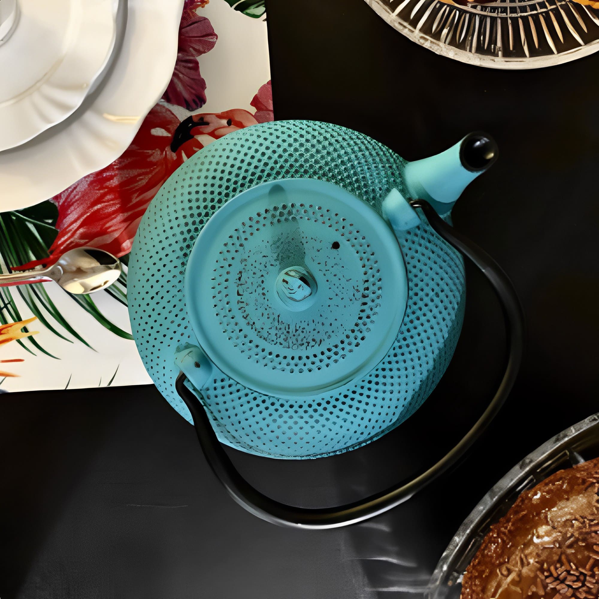 Chaleira de Ferro Fundido Azul 1,5L Esmaltada com Coador Inox Cozinha MTA - 8182
