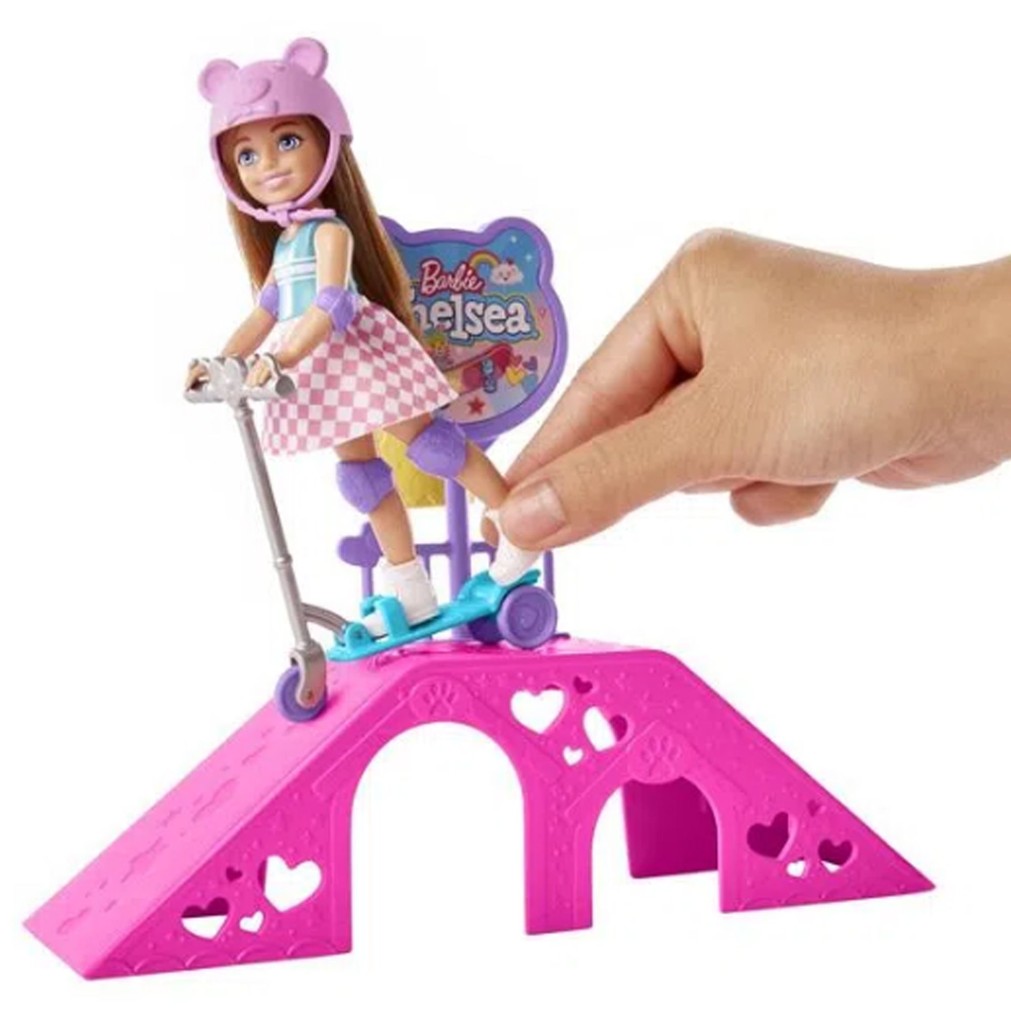 Boneca Barbie Chelsea Articulada com Acessórios Pista de Patinação Mattel - HJY35