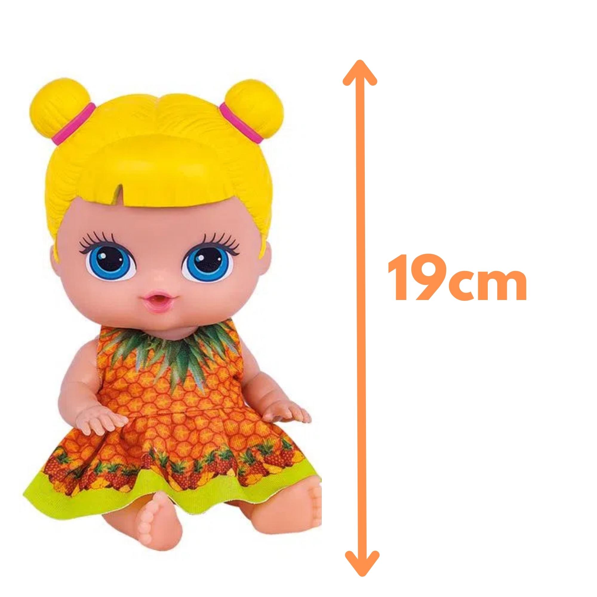 Brinquedo Boneca Coleção Frutinhas Abacaxi Cheirinho de Frutas 19cm Plástico Vinil Cotiplas-2509