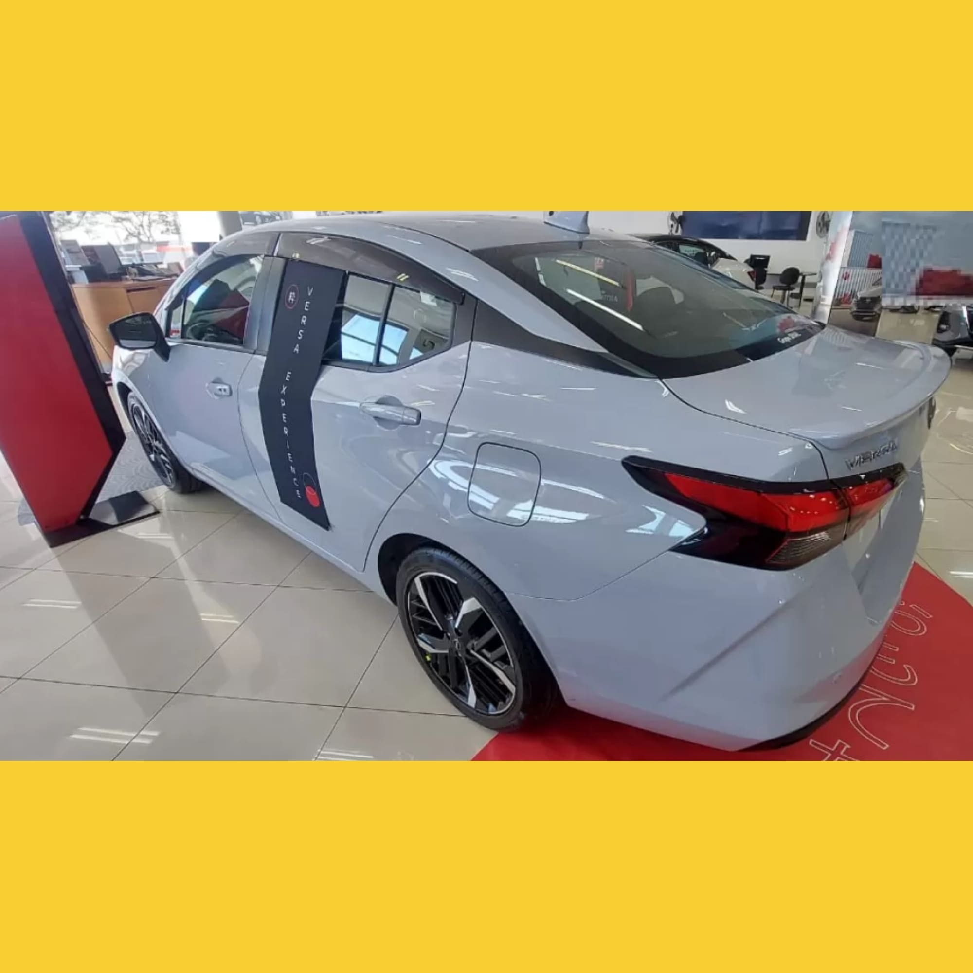 Calha Defletora Automotiva Inteiriça/Slim para Versa 4 Portas 2021 a 2025 Cor Fumê TG Poli - 32008