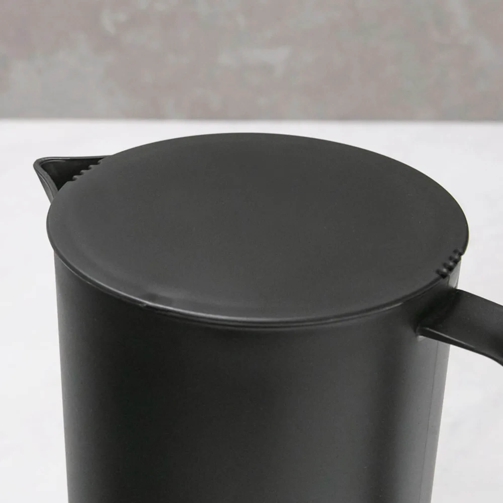 Jarra com Tampa 2L Preto Coza Casual Brinox - 10303/0008