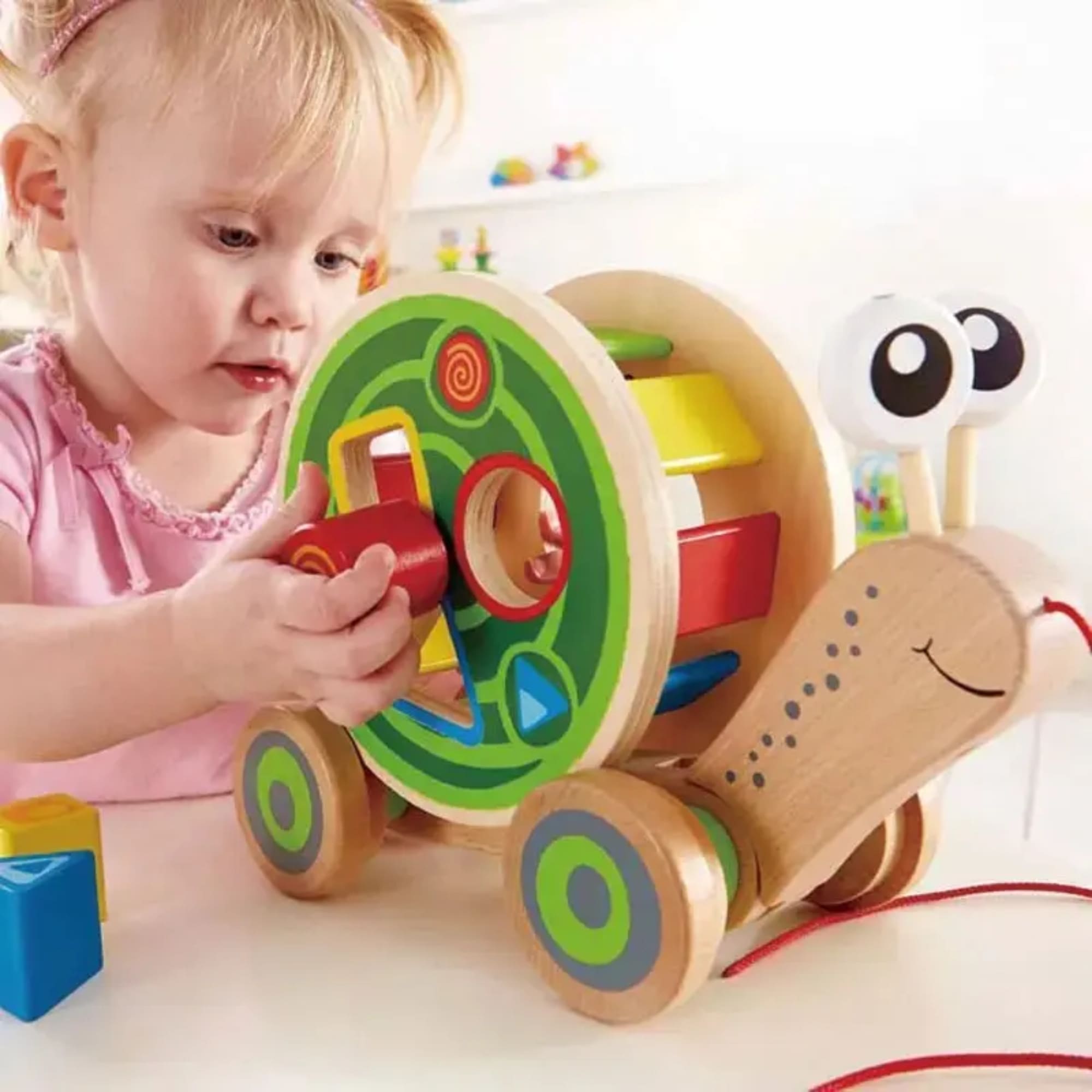 Brinquedo Caracol de Passeio com Formas Geométricas Infantil Mexe o Rabo - Hape Xalingo 67554