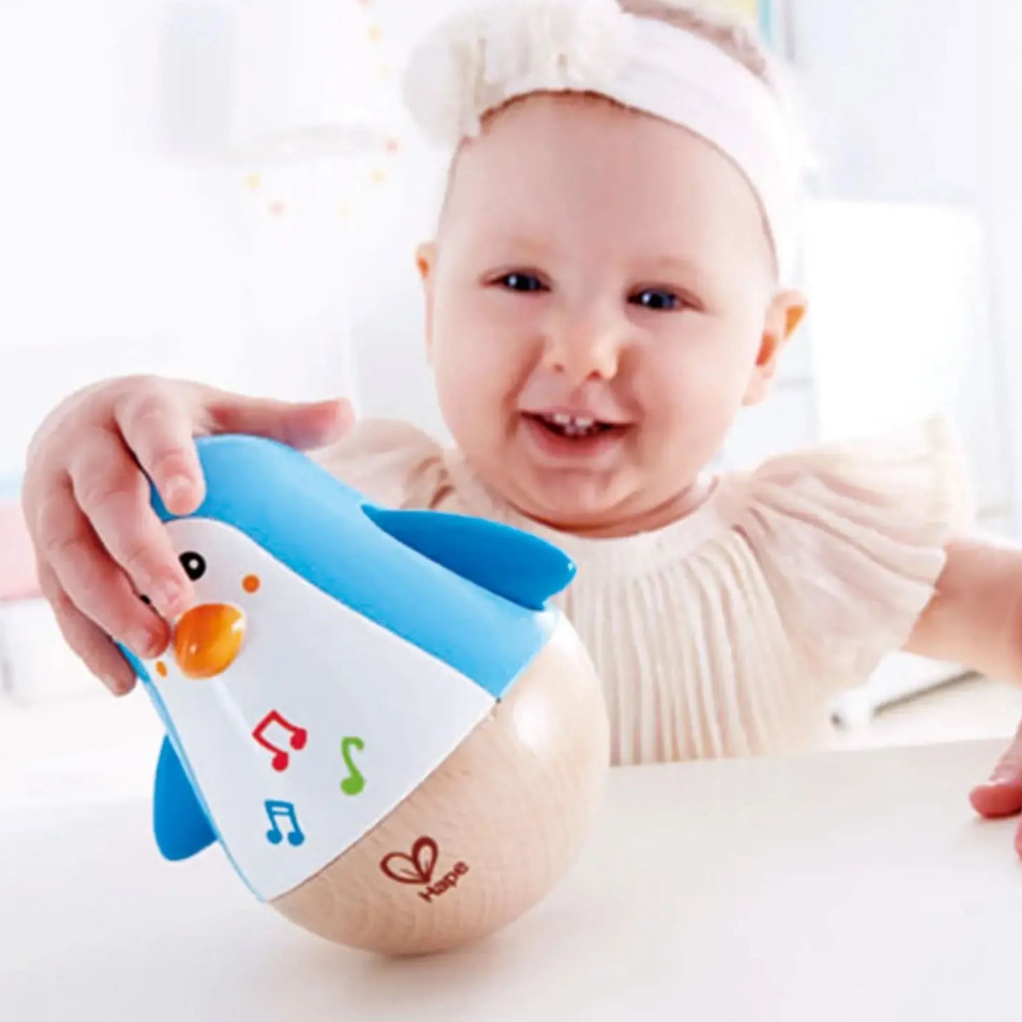 Brinquedo Pinguim Musical faz Som de Balanço Infantil - Hape Xalingo 67721