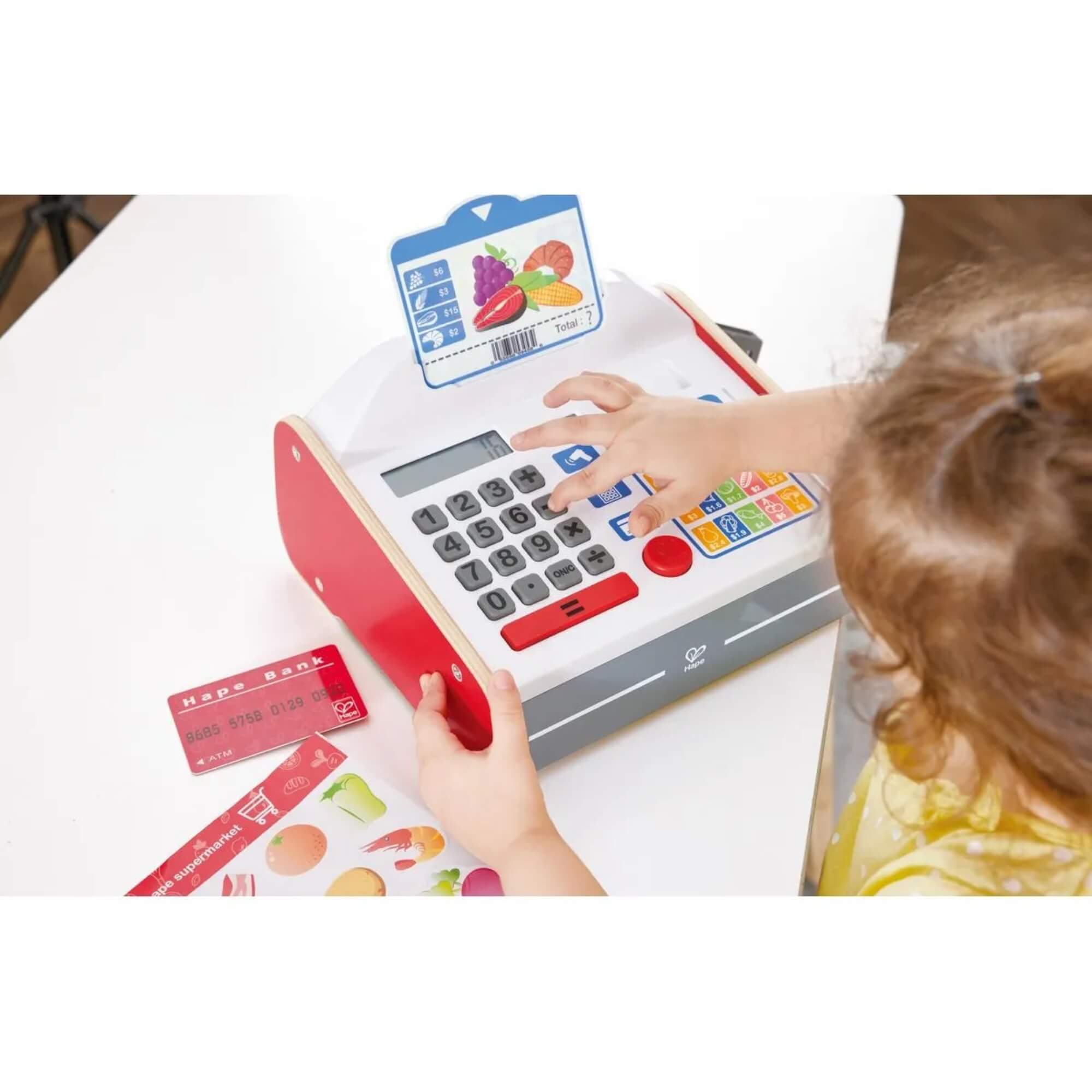 Brinquedo Caixa Registradora em Madeira c/ 24 Peças Supermercado Hape Xalingo - 67610