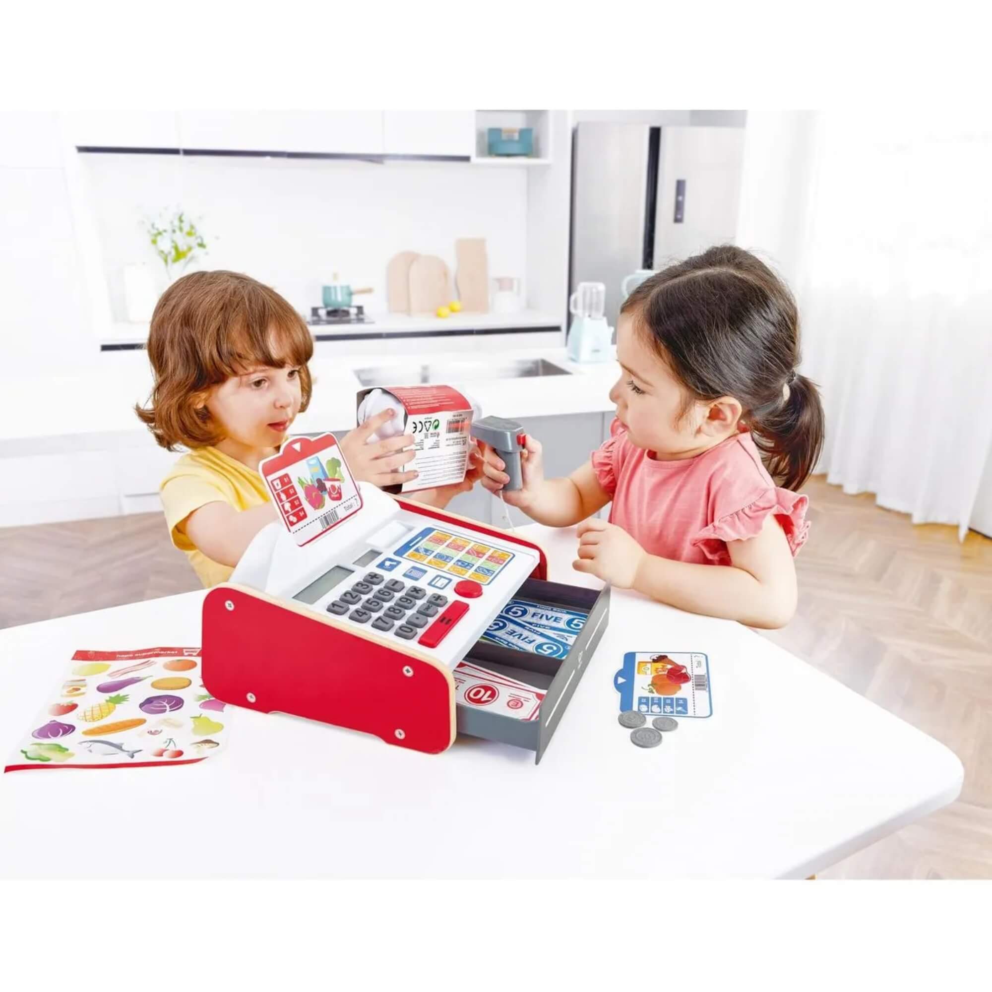 Brinquedo Caixa Registradora em Madeira c/ 24 Peças Supermercado Hape Xalingo - 67610