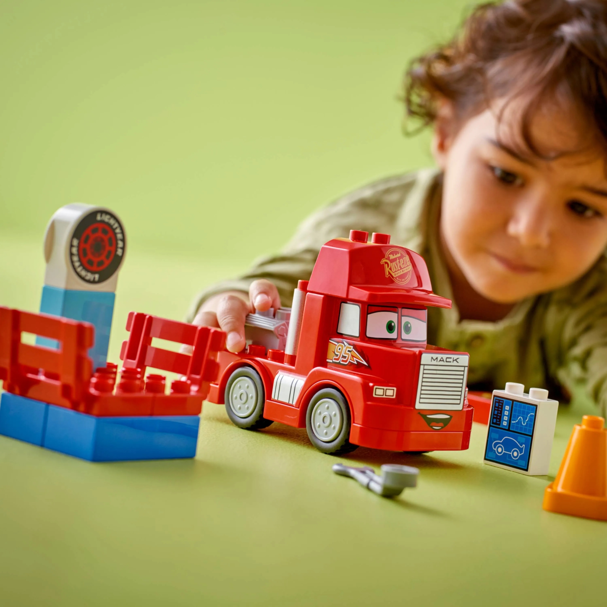 LEGO DUPLO Mack na Corrida 14 peças - 4111110417