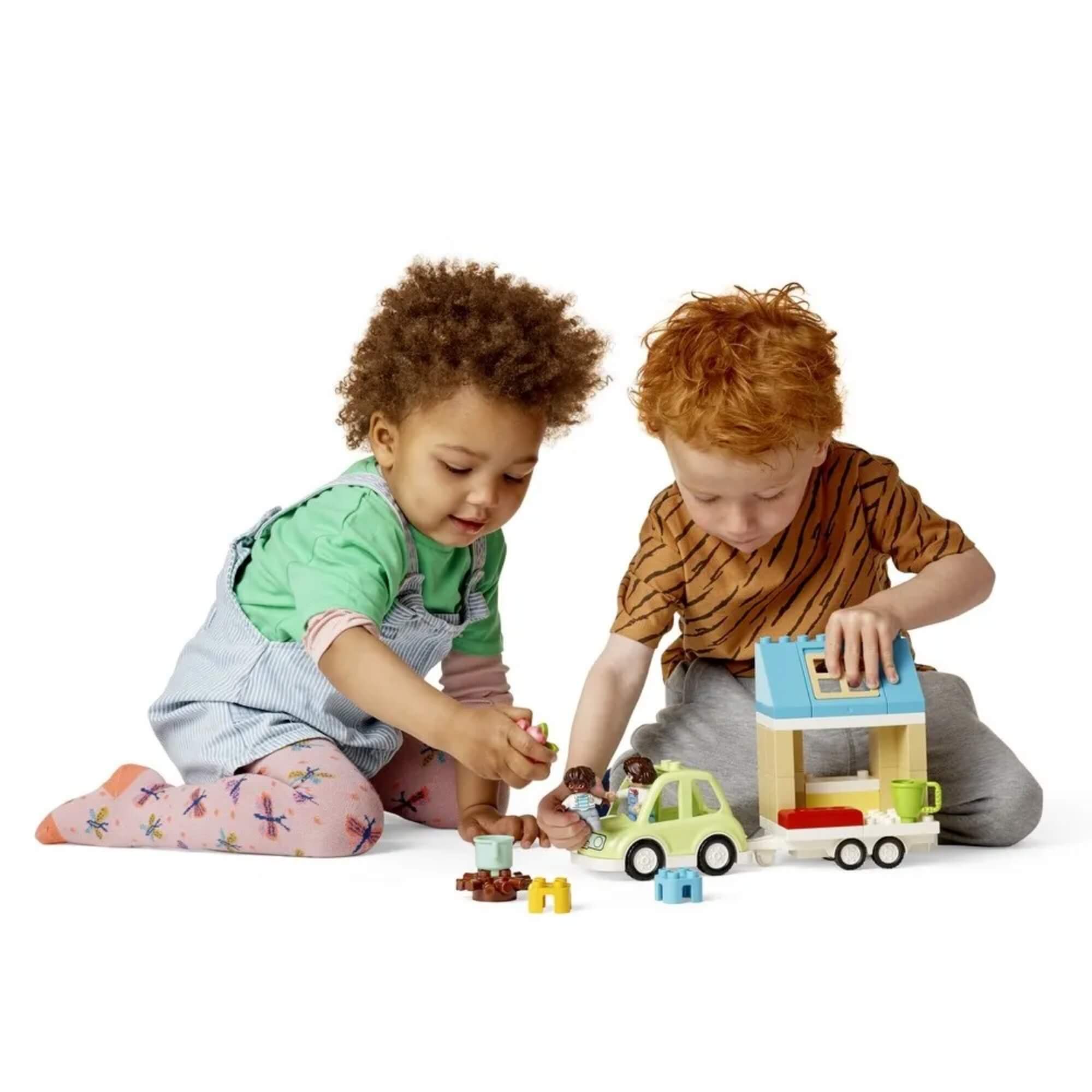 LEGO DUPLO Casa de Família Sobre Rodas 31 Peças - 4111110986
