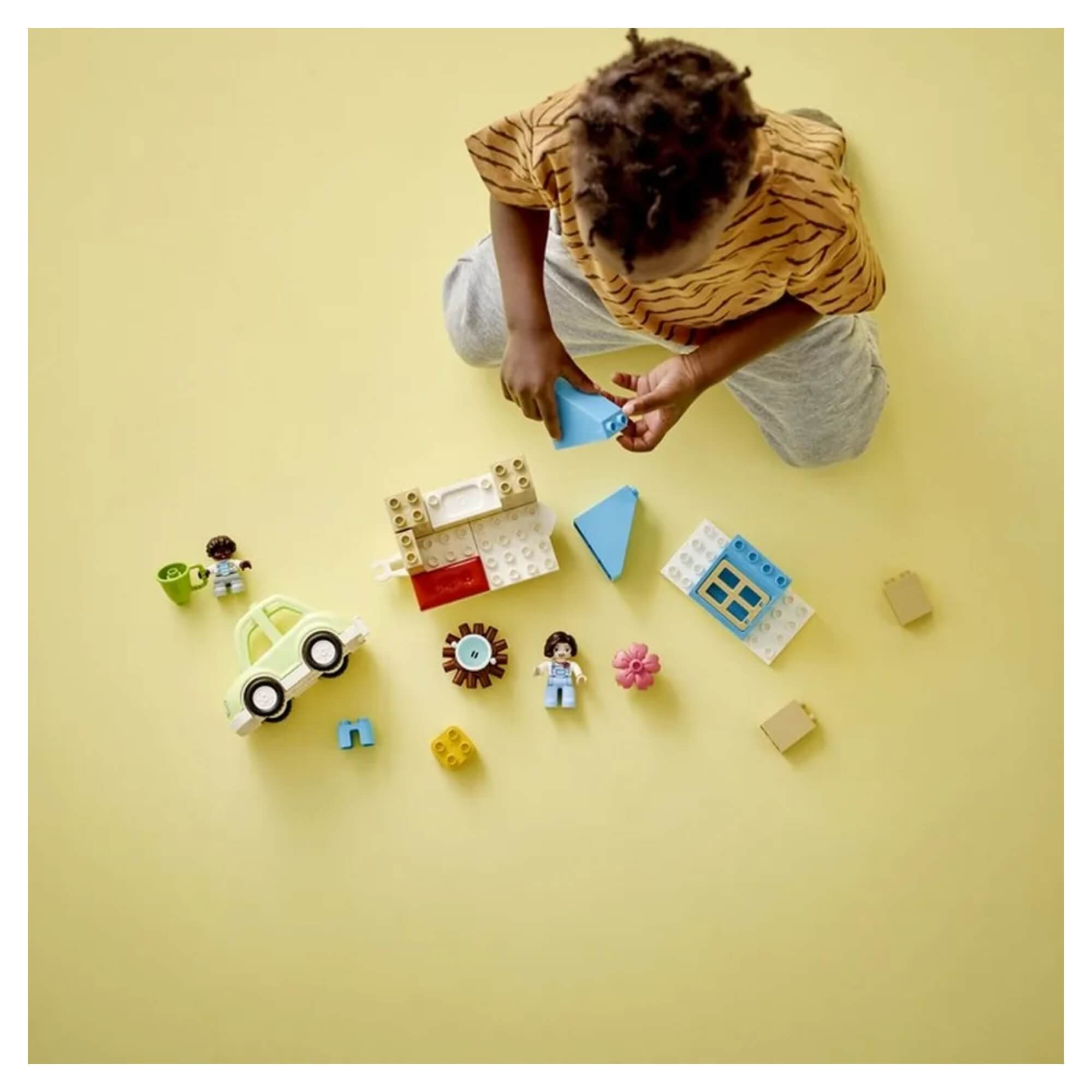 LEGO DUPLO Casa de Família Sobre Rodas 31 Peças - 4111110986