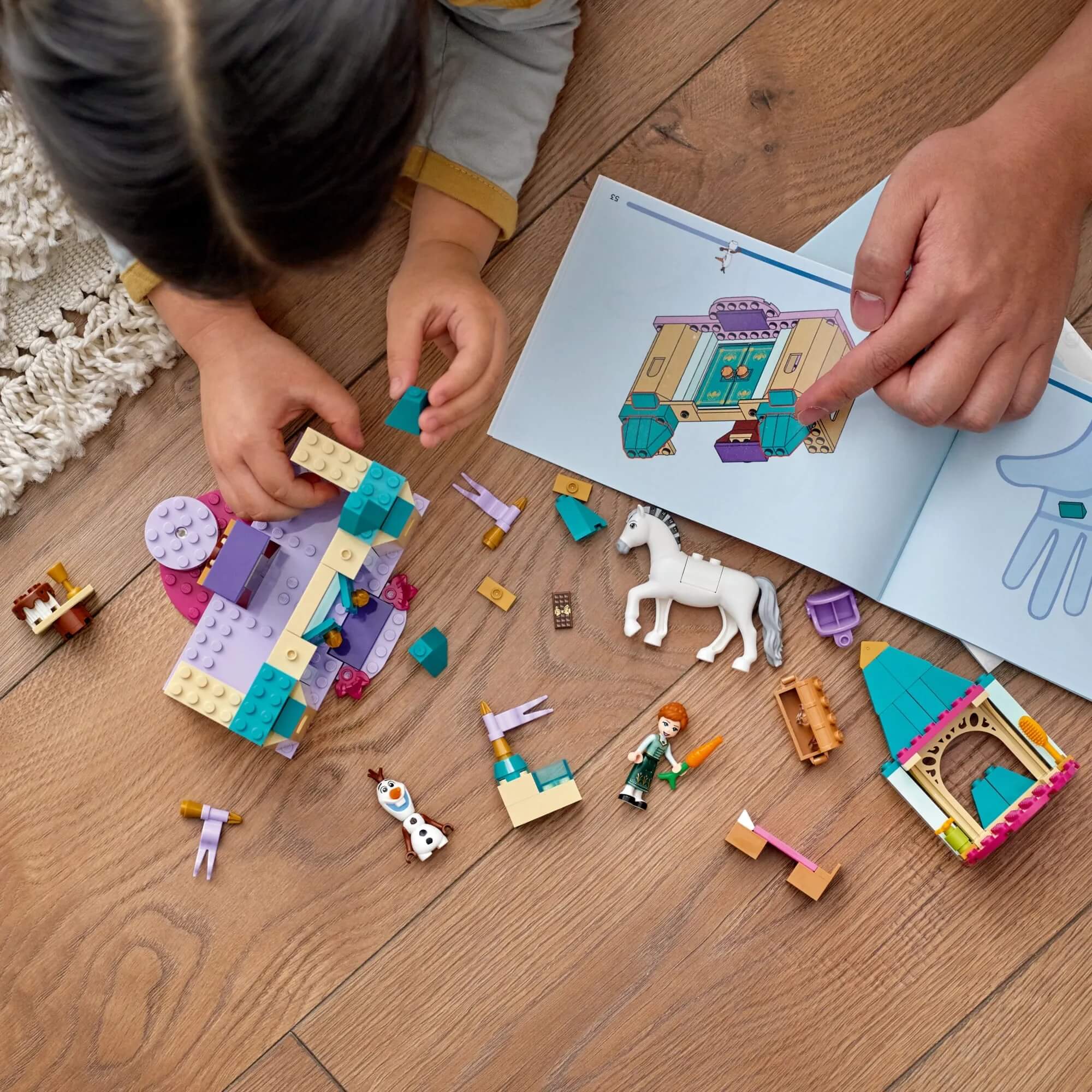 LEGO Disney Princess Castelo Divertido de Anna e Olaf 108 Peças - 4111143204