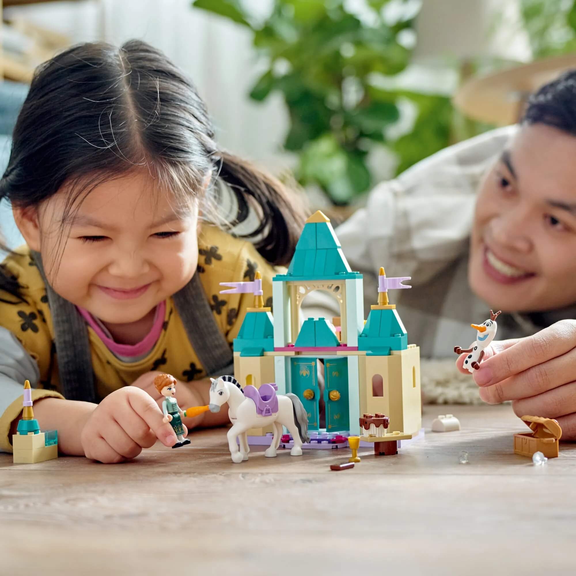 LEGO Disney Princess Castelo Divertido de Anna e Olaf 108 Peças - 4111143204