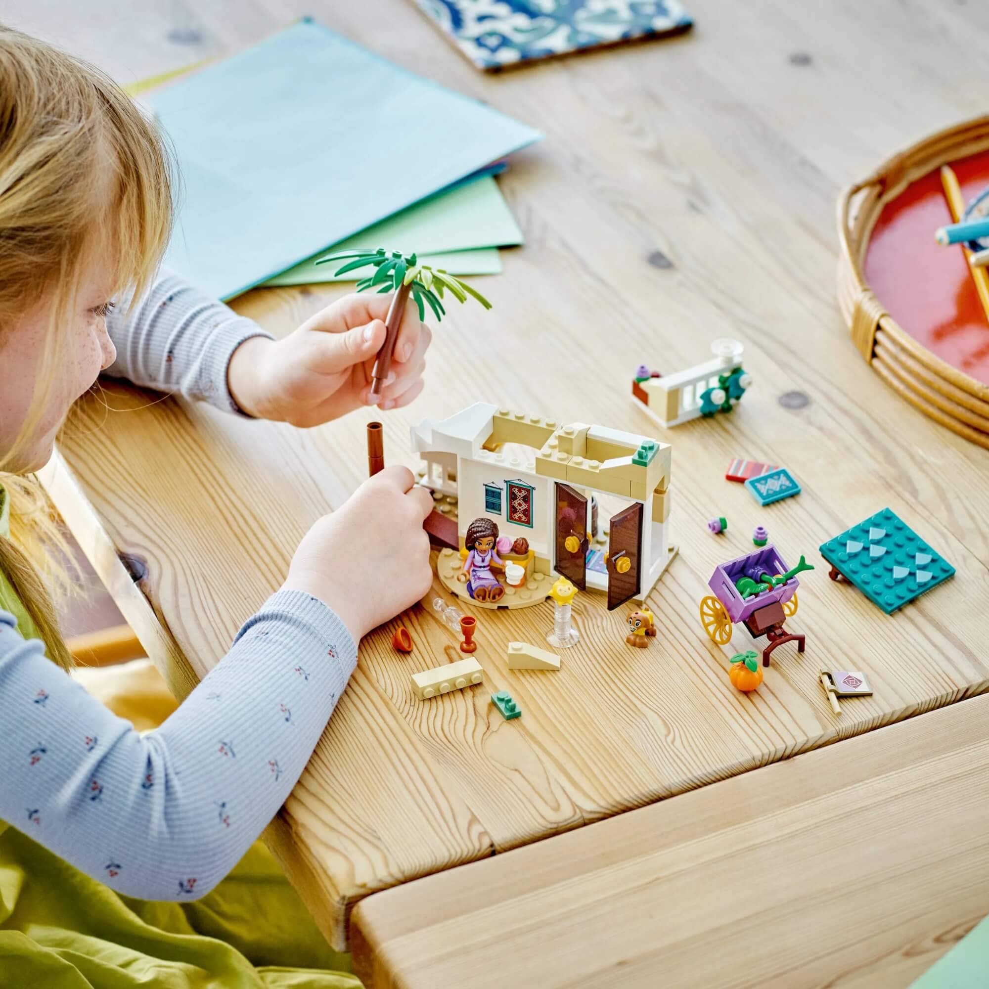 LEGO Disney Asha na Cidade de Rosas 154 Peças - 4111143223