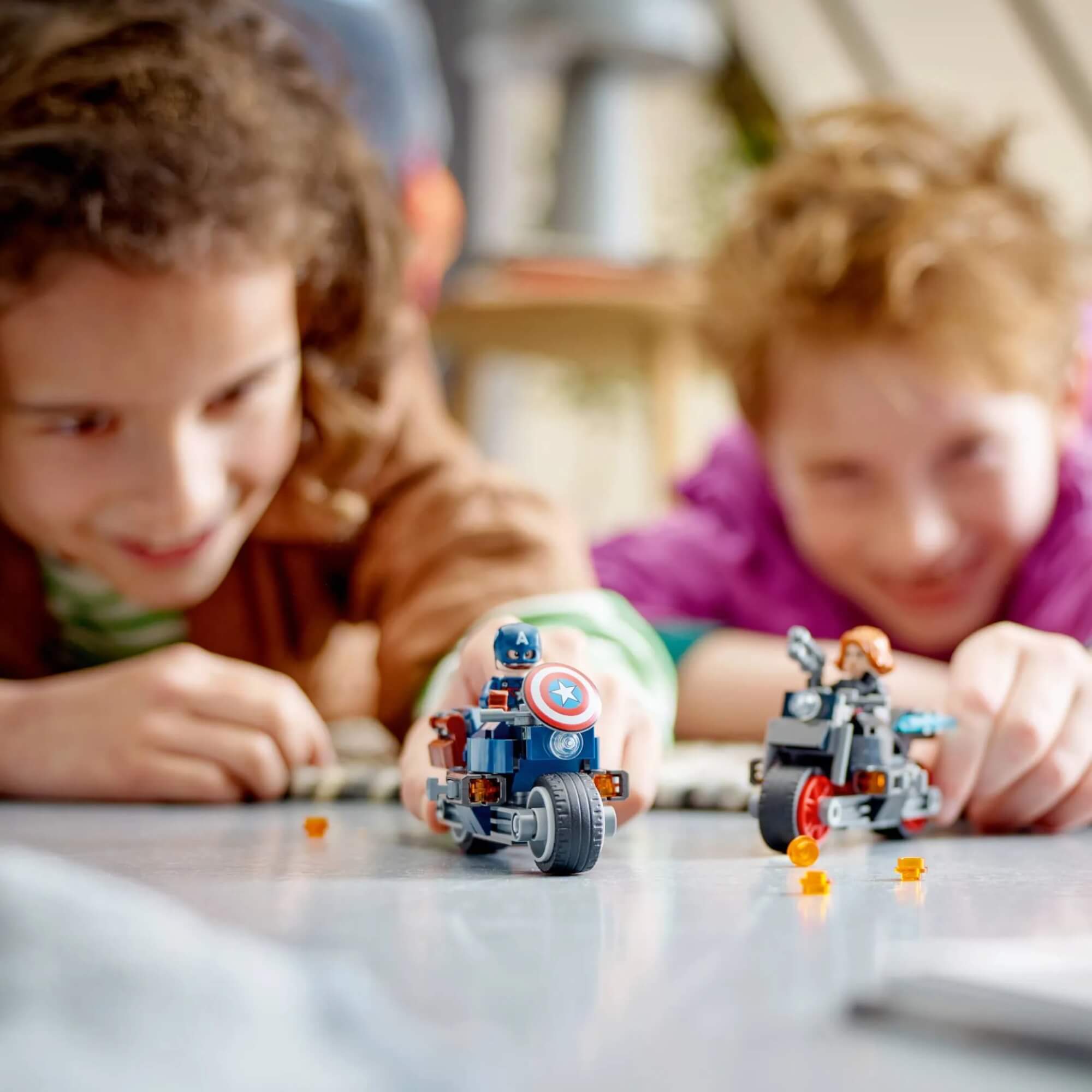 LEGO Marvel Motocicletas da Viúva Negra e do Capitão América 130 peças - 4111176260