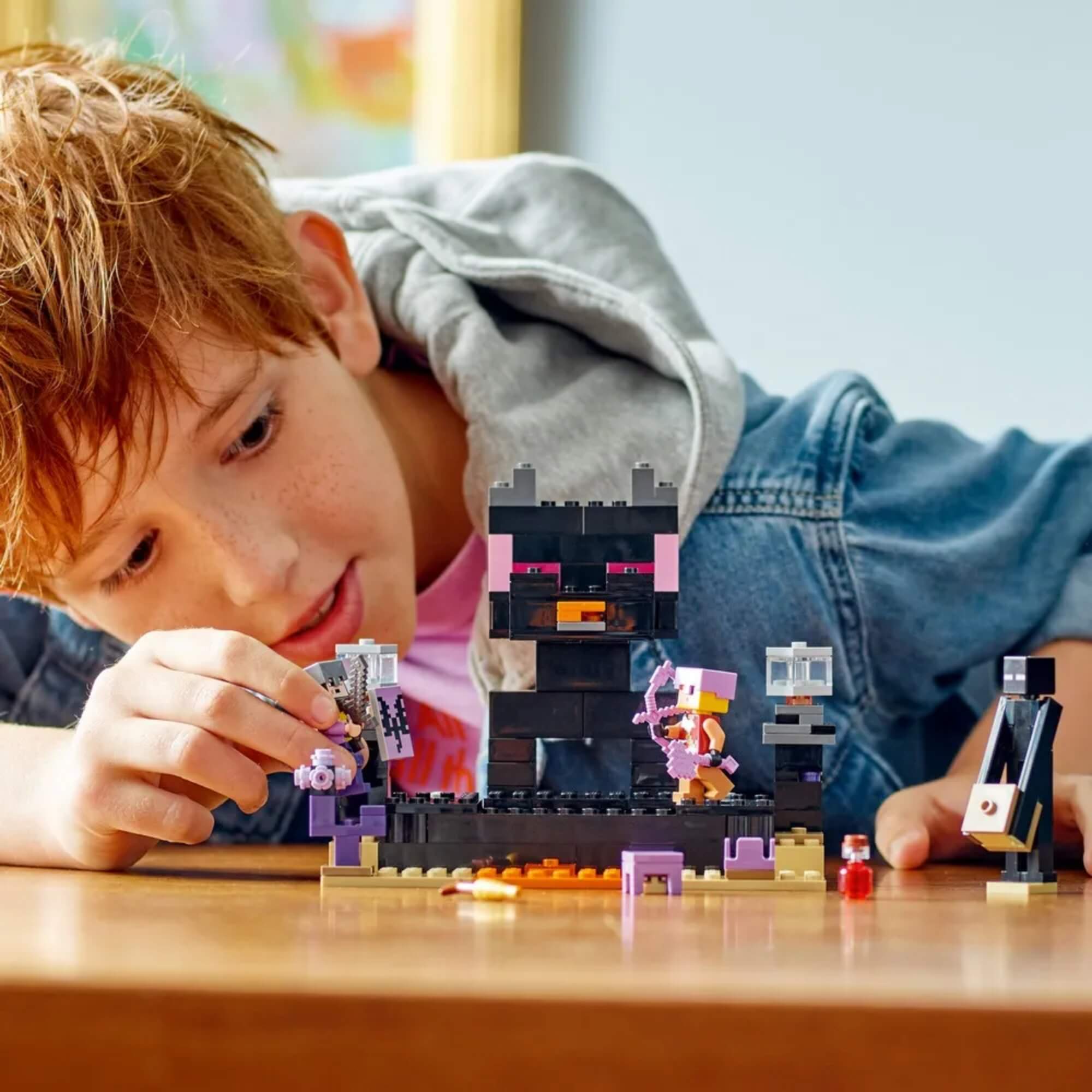 LEGO Minecraft A Arena do End 252 Peças - 4111121242