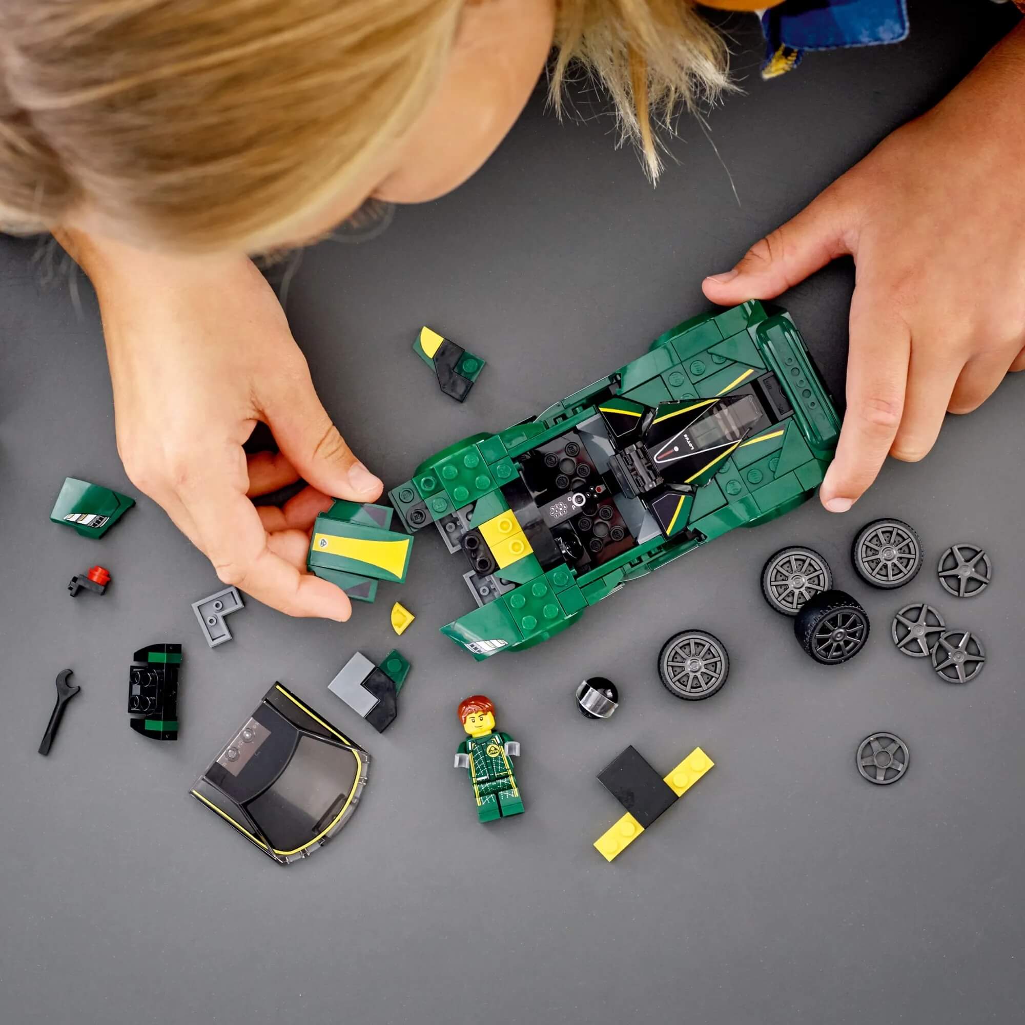 LEGO Speed Champions Lotus Evija 247 Peças - 4111176907