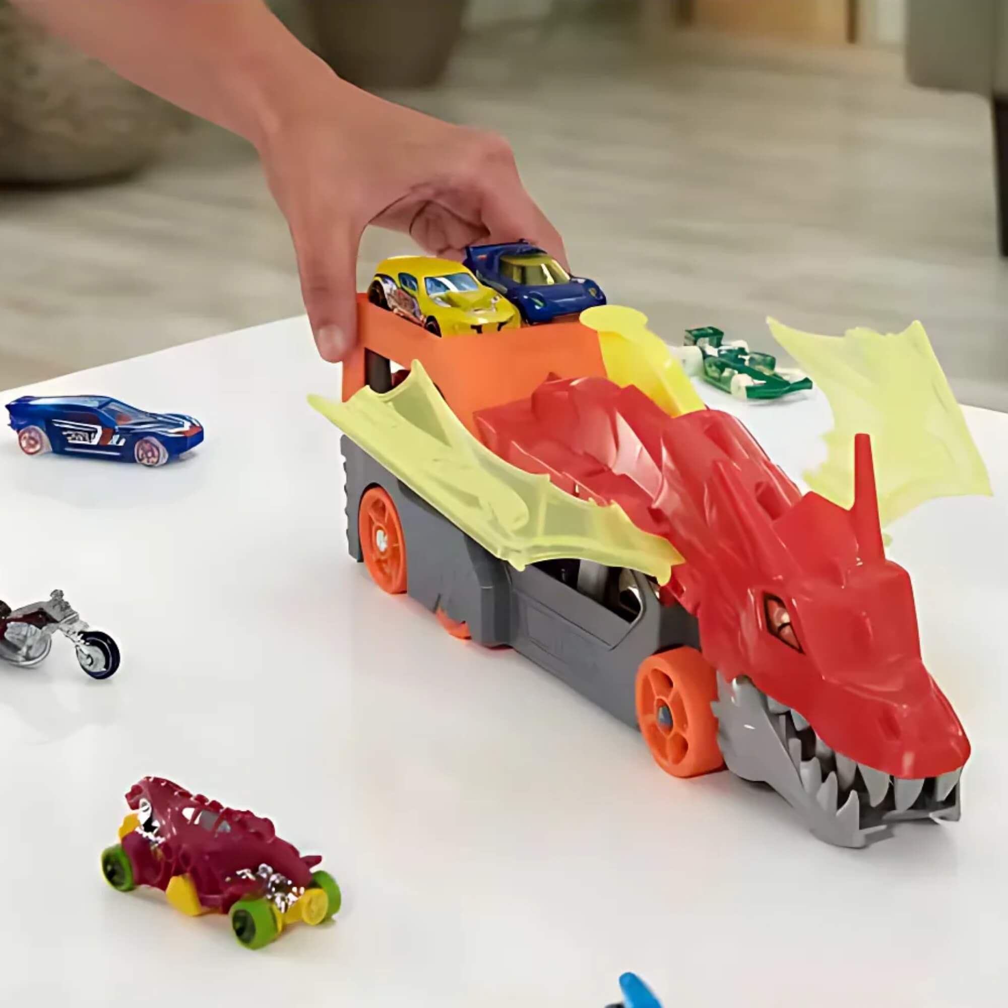 Hot Wheels City Pista de Brinquedo Reboque de Dragão GTK42 Mattel - 098922