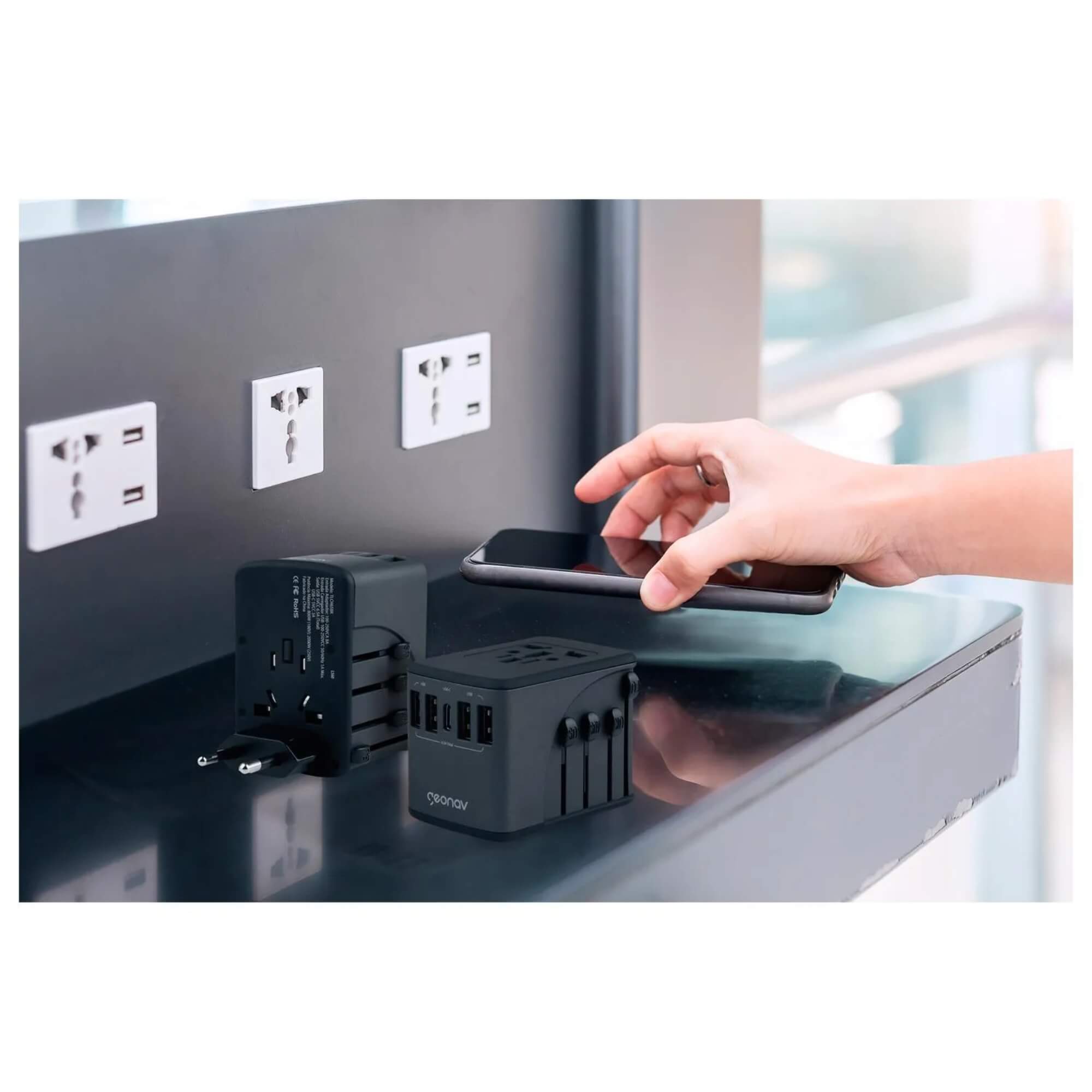 Carregador Universal com Adaptadores de Viagem USB + USB-C Preto Geonav - TLCH65BK