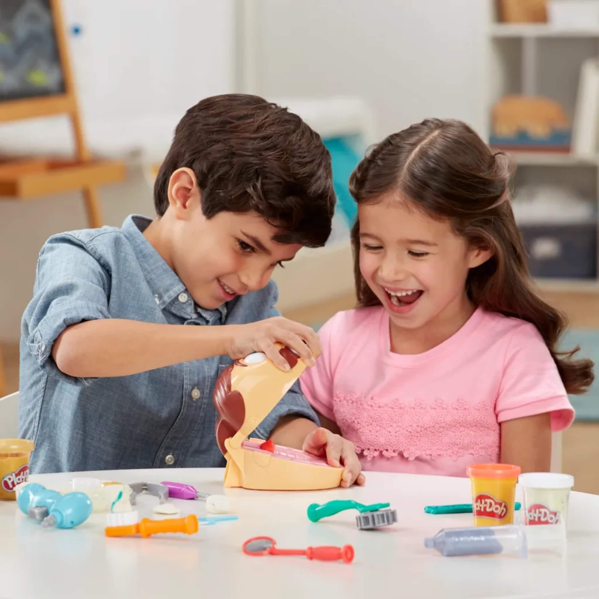Brinquedo Infantil Massinha de Modelar Brincando de Dentista Play Doh Hasbro - 15717