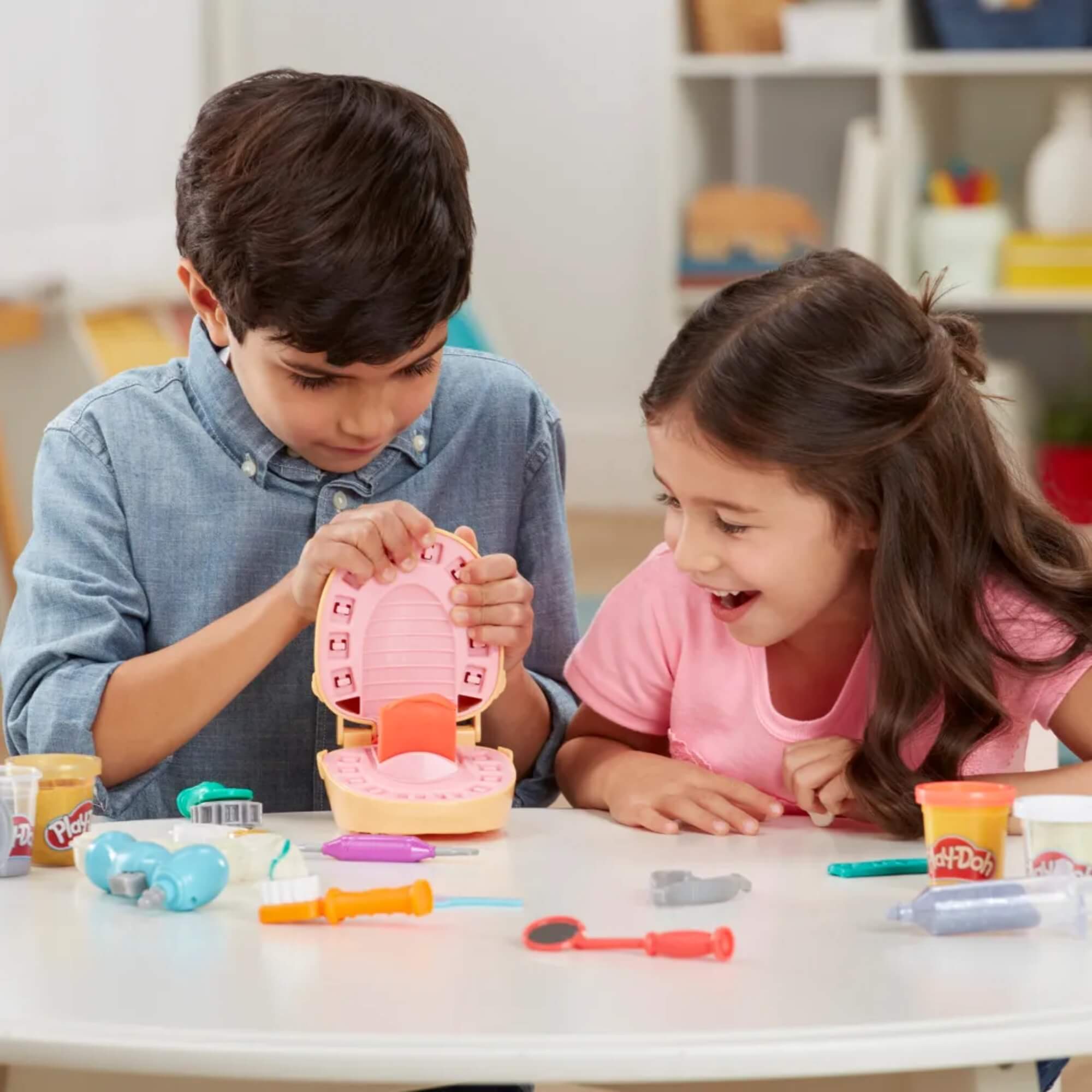 Brinquedo Infantil Massinha de Modelar Brincando de Dentista Play Doh Hasbro - 15717