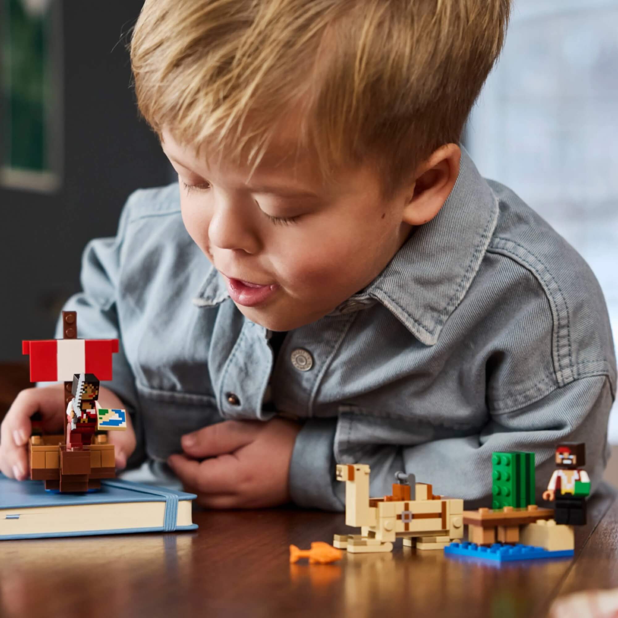 LEGO Minecraft A Viagem do Navio Pirata 166 Peças Brinquedo - 4111121259