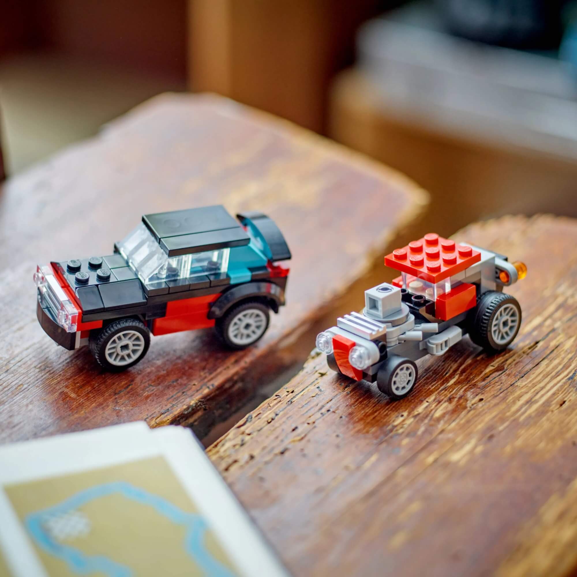 LEGO Creator 3 em 1 Caminhão Plataforma com Helicóptero 270 Peças - 4111131146