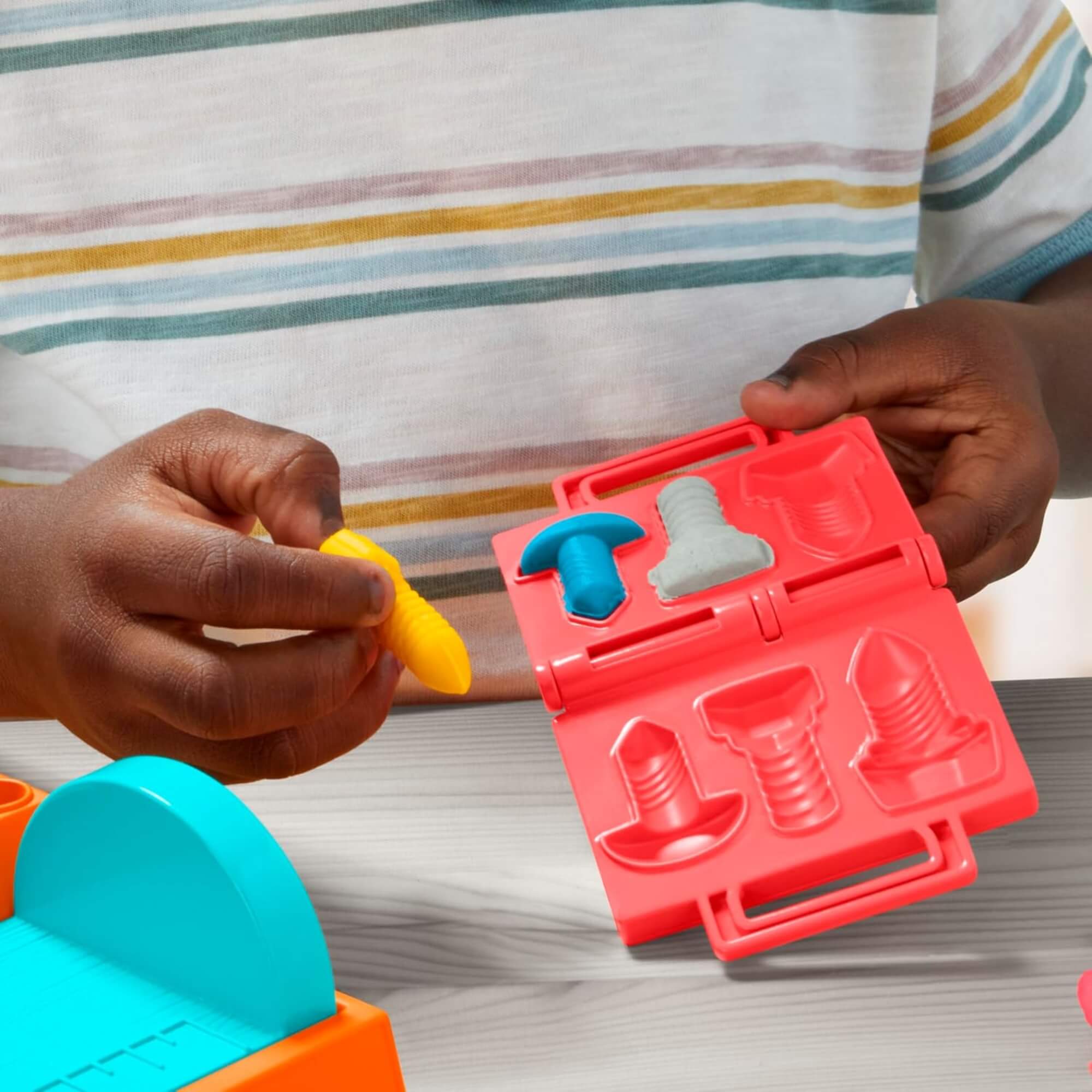 Brinquedo Infantil Massinha de Modelar Play Doh Mesa de Ferramentas Hasbro - 18954