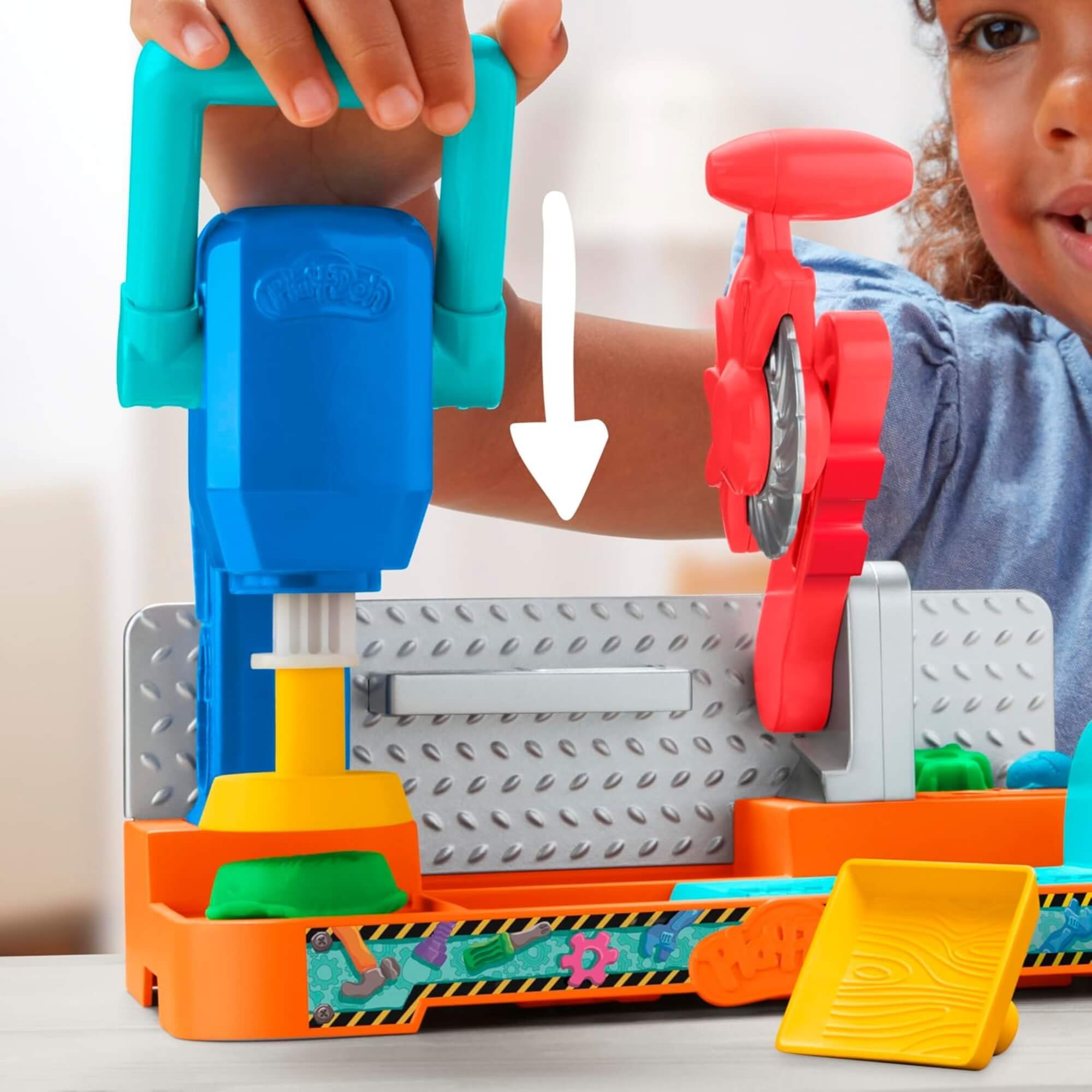 Brinquedo Infantil Massinha de Modelar Play Doh Mesa de Ferramentas Hasbro - 18954