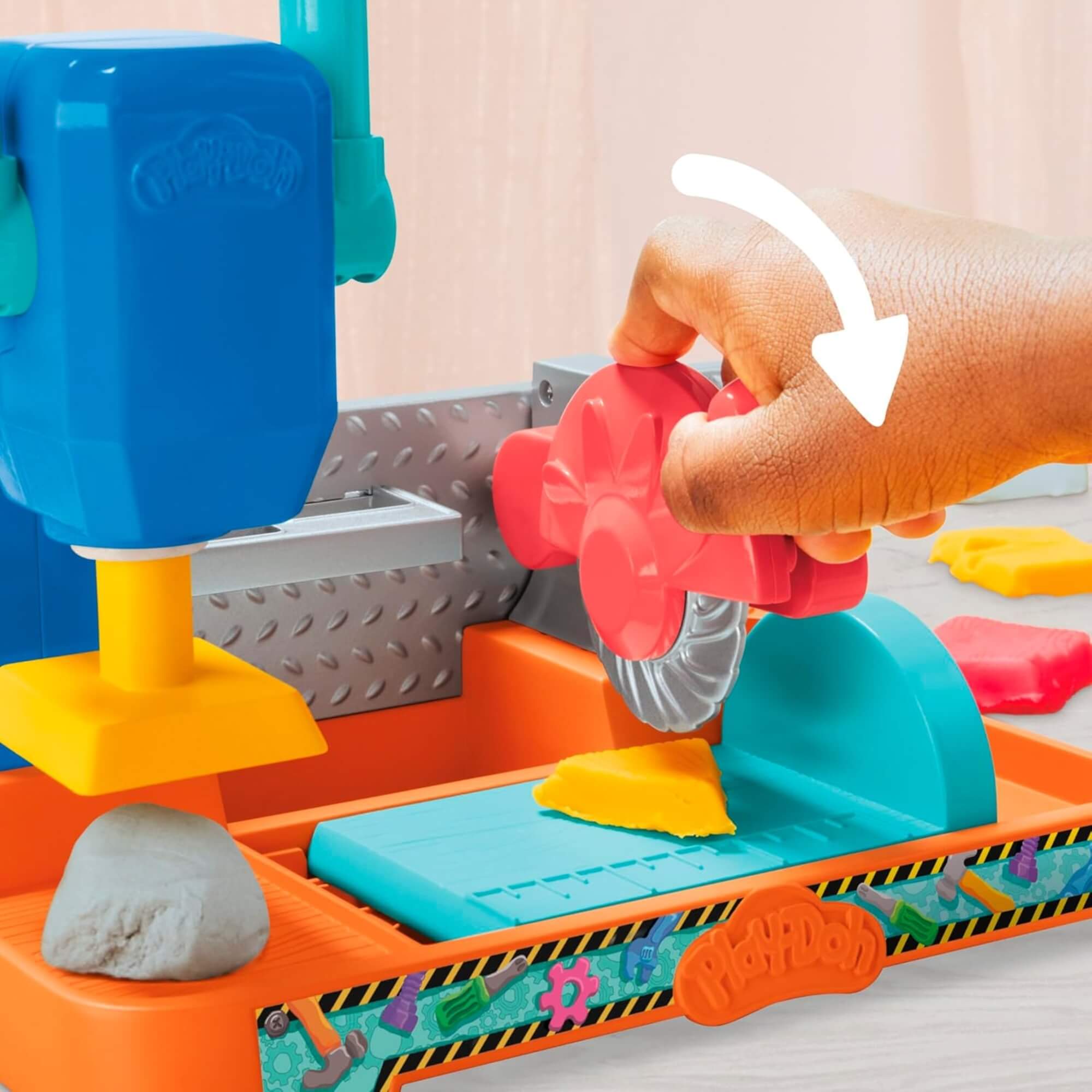 Brinquedo Infantil Massinha de Modelar Play Doh Mesa de Ferramentas Hasbro - 18954