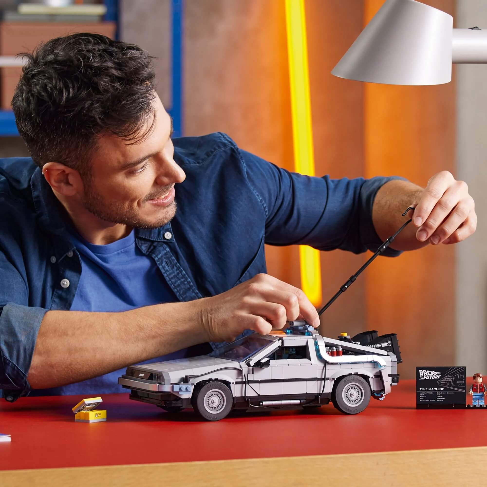 LEGO Creator Expert - Máquina do Tempo de Volta ao Futuro 1872 Peças - 4111110300