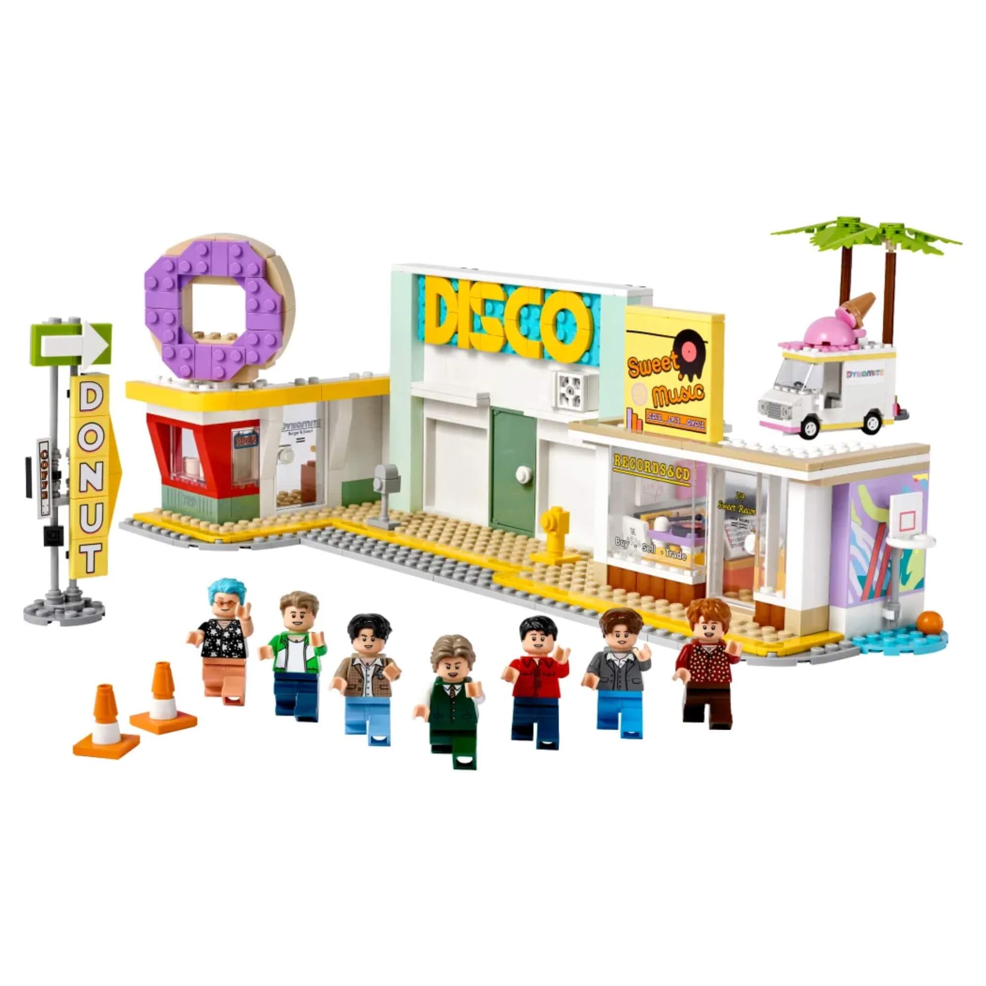 LEGO BTS Dynamite Ideas Cenário Kpop 749 Peças - 4111121339