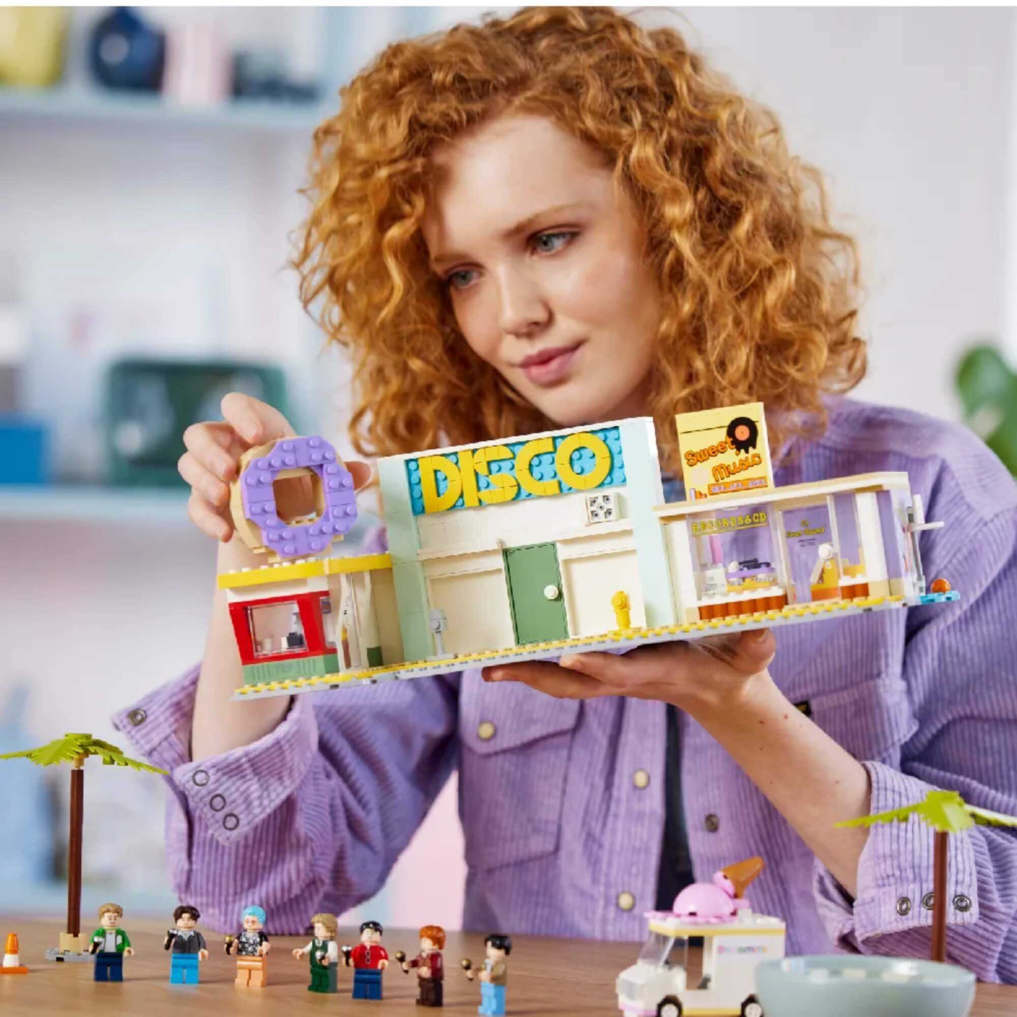 LEGO BTS Dynamite Ideas Cenário Kpop 749 Peças - 4111121339