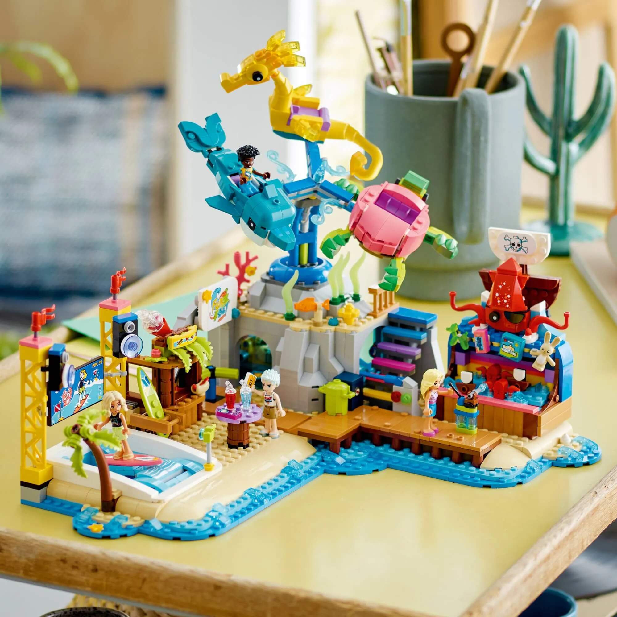 LEGO Friends - Parque de Diversões na Praia 1348 Peças - 4111141737