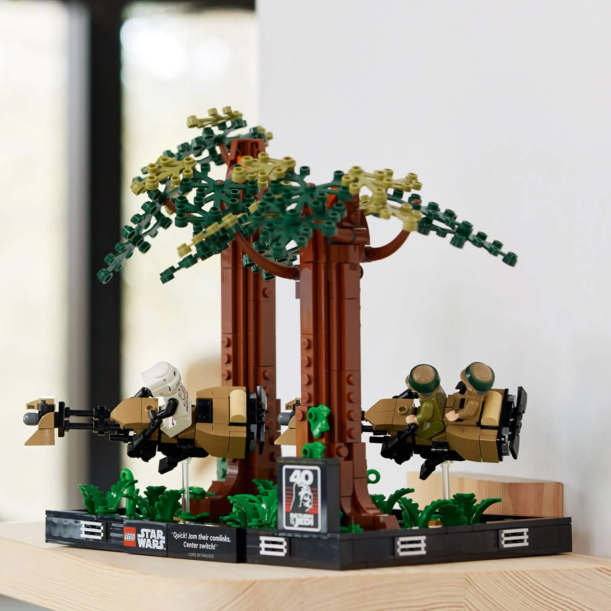 LEGO Star Wars - Diorama da Perseguição de Speeder em Endor 608 Peças - 4111175353