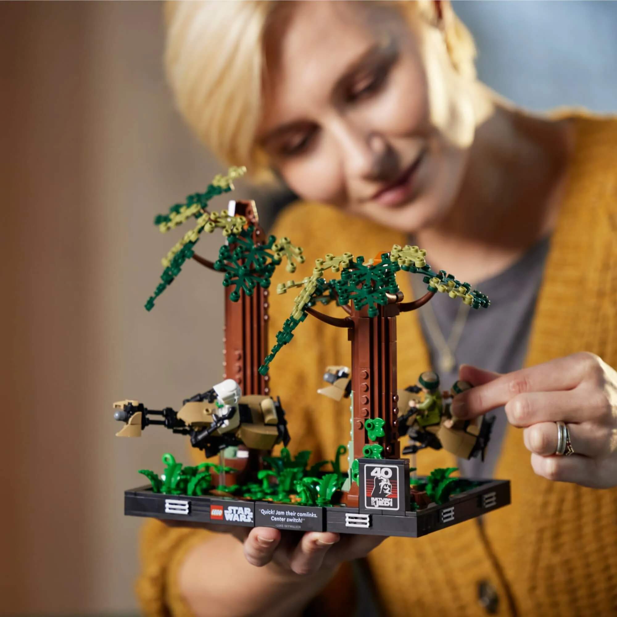 LEGO Star Wars - Diorama da Perseguição de Speeder em Endor 608 Peças - 4111175353