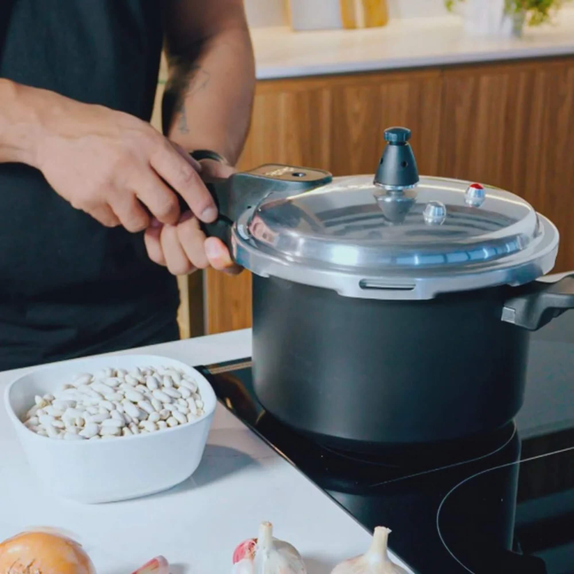 Panela de Pressão 20cm 4,2L Fundo de Indução Alumínio Antiaderente Cor Preto Brinox - 4954/100