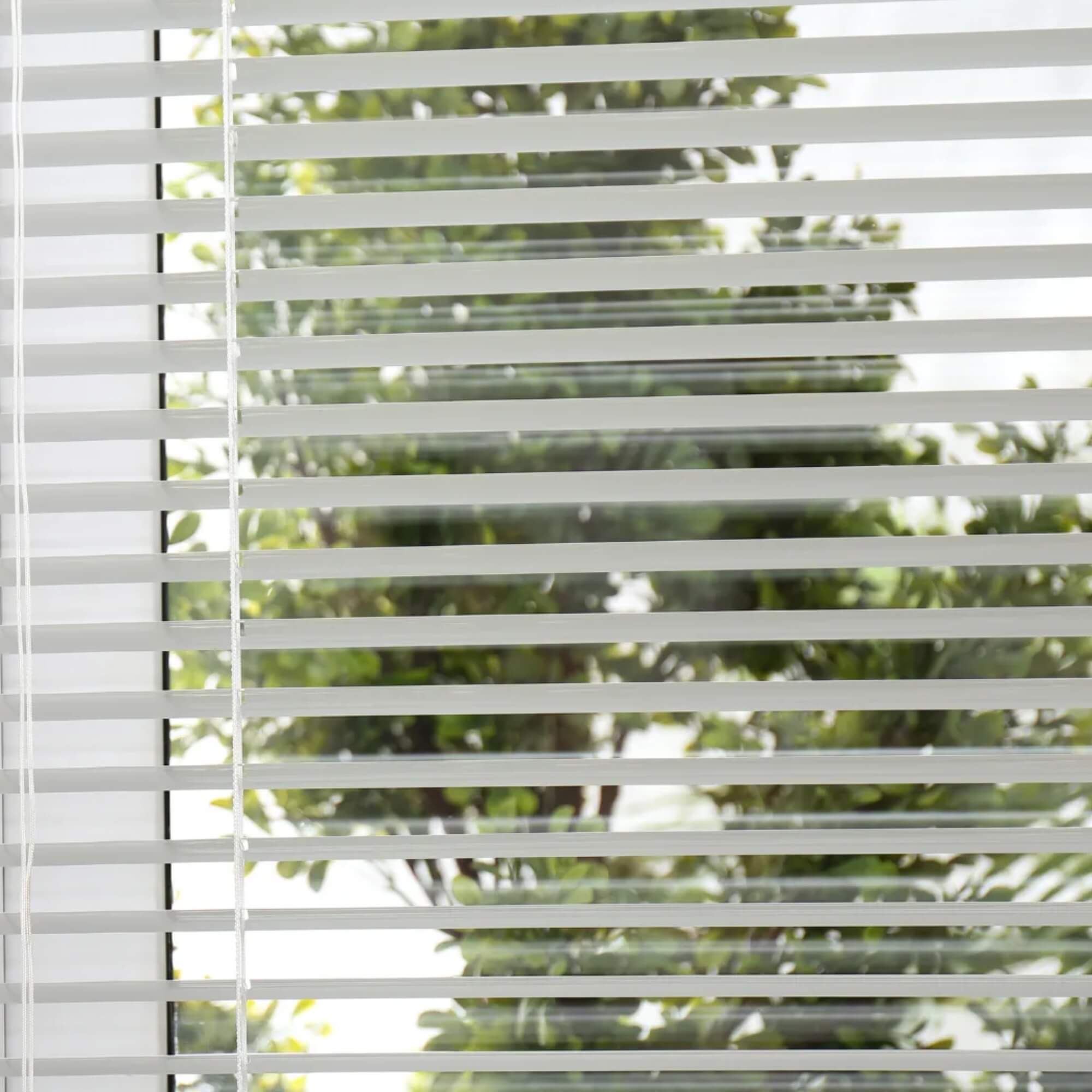 Persiana Horizontal PVC 25mm 140x130cm cor Branca Conthey Evolux - D148034A