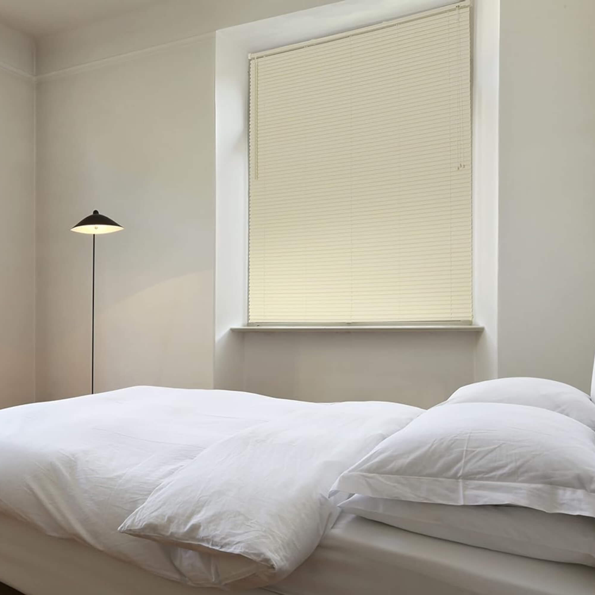 Persiana Horizontal PVC 25mm 160x130cm cor Bege Conthey Evolux - D148035B