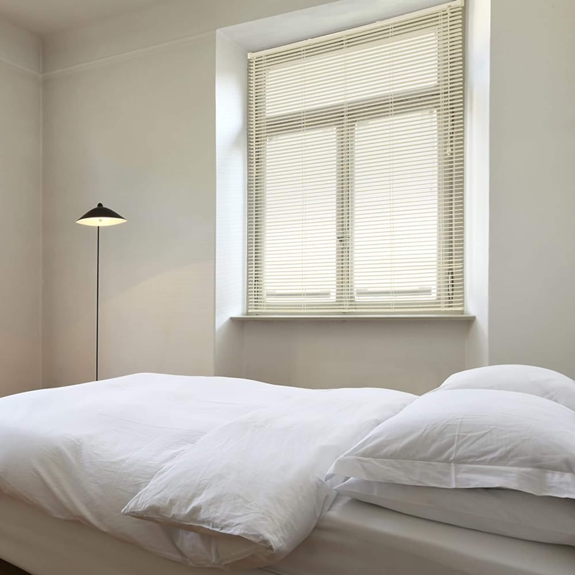 Persiana Horizontal PVC 25mm 160x130cm cor Bege Conthey Evolux - D148035B