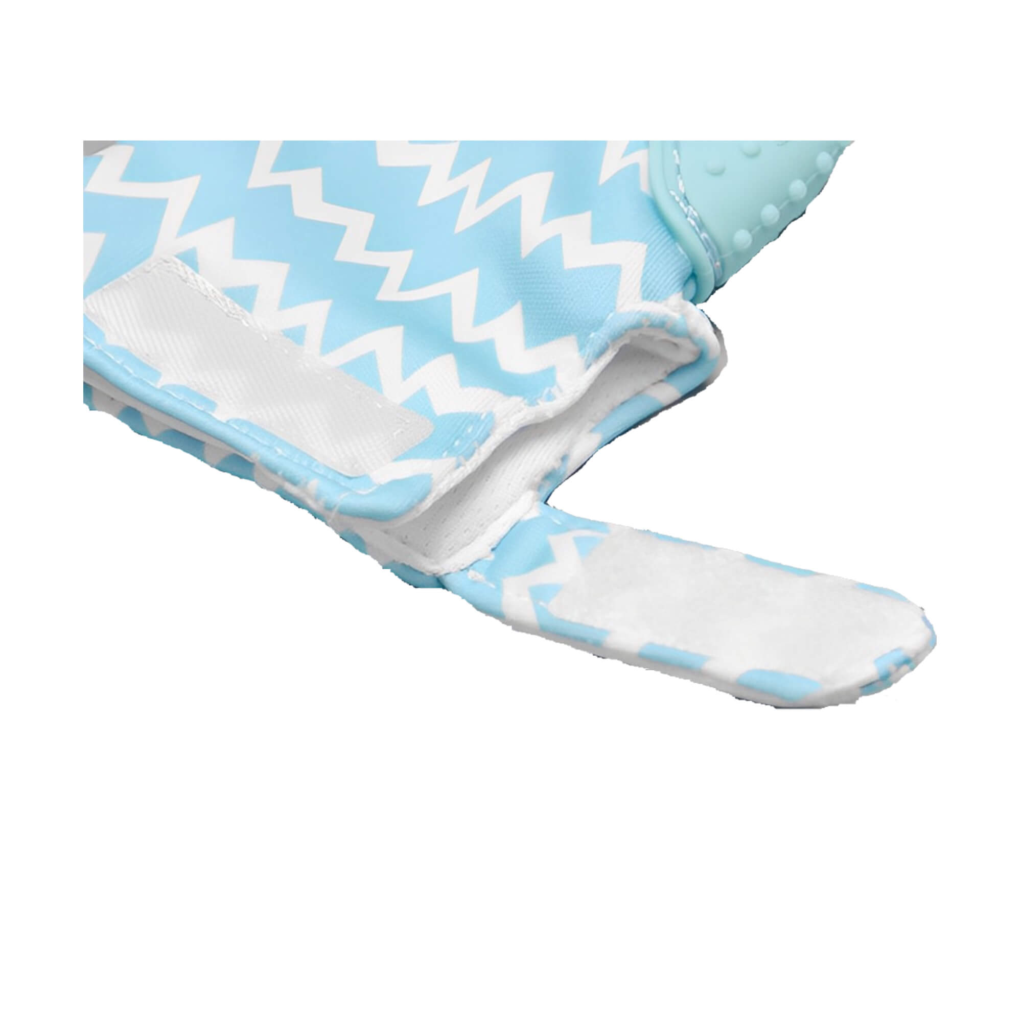 COMP Kit Babador Impermeável Carrinhos Azul + Mordedor Luvinha Azul Kababy p/ Bebê 6M+