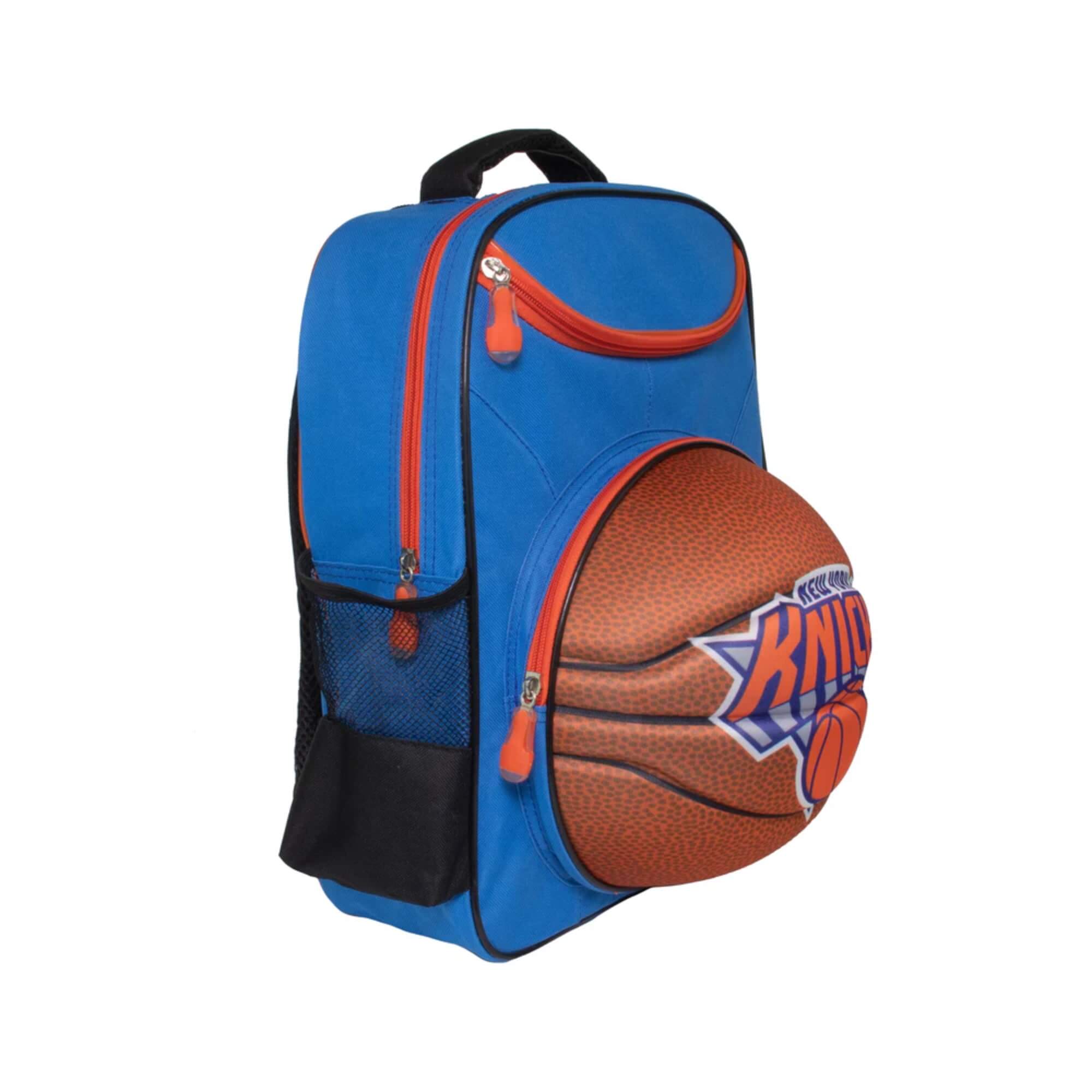 COMP Kit Mochila Infantil 3D Bola Knicks + Garrafa Dobrável 550ml Futebol e Magia