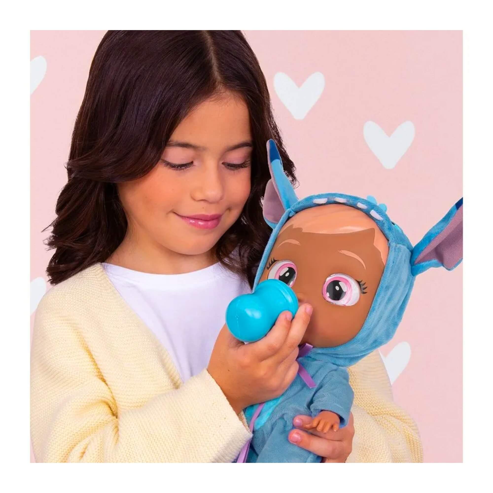 COMP Kit Boneca Cry Babies Stitch Fantasia + Carrinho de Passeio Cry Babies 64cm