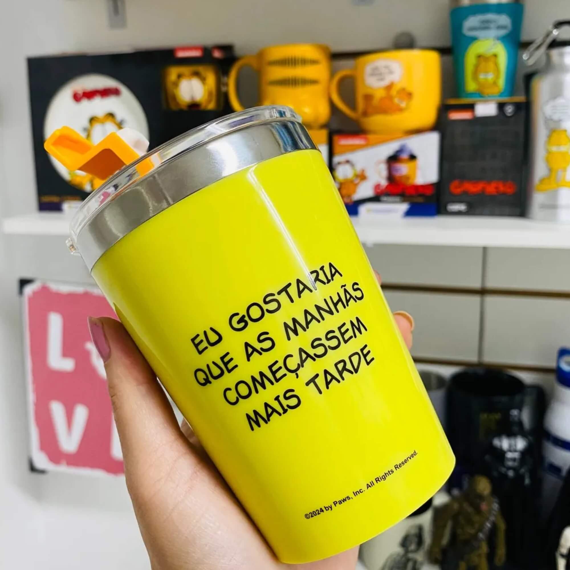 COMP Kit Sessão Cinema Manta + Balde 5L + Copo Viagem Garfield Aço Inox Zona Criativa