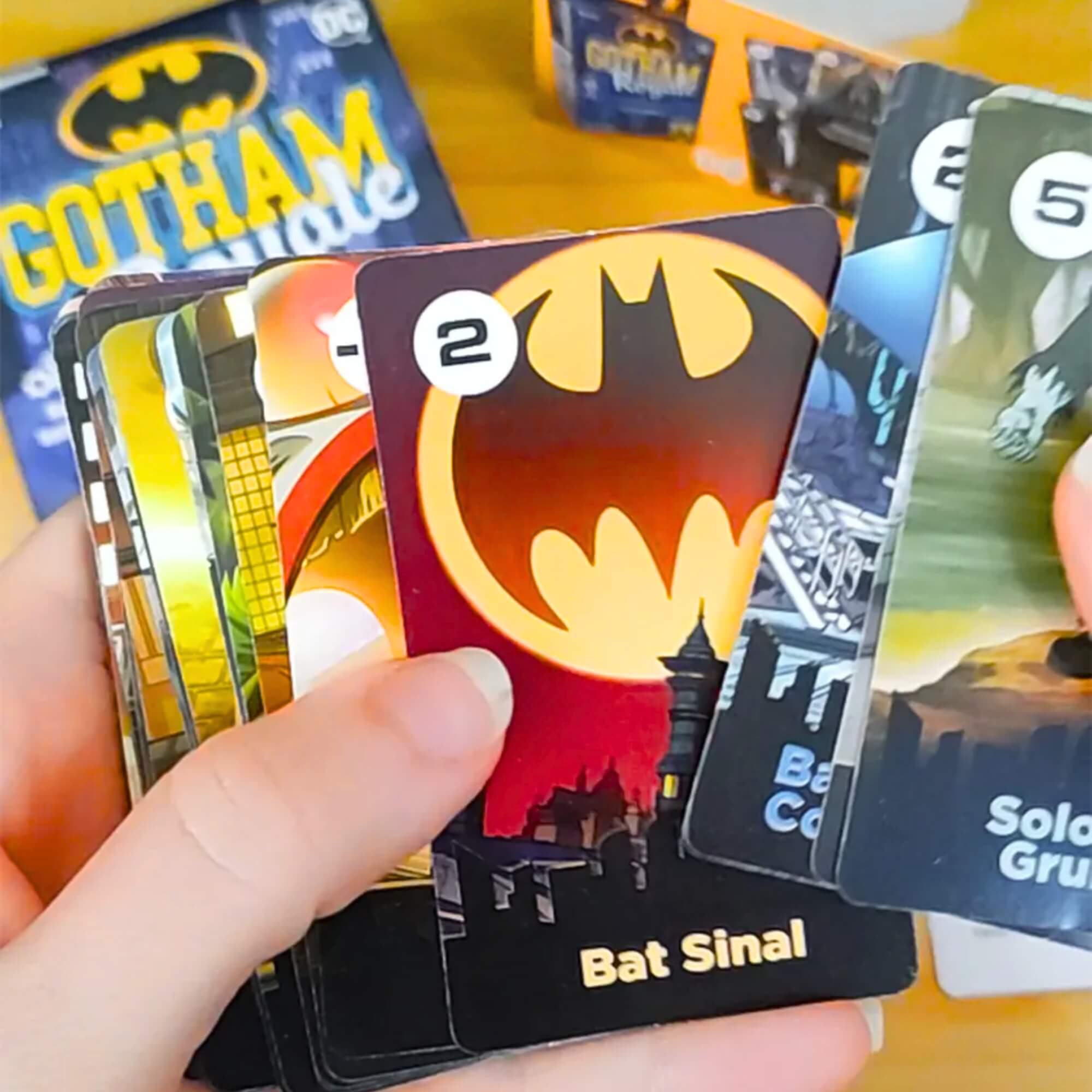Jogo de Cartas Pocket Fun Gotham Royale Batman c/ 26 cartas Cooper Fun - 10056